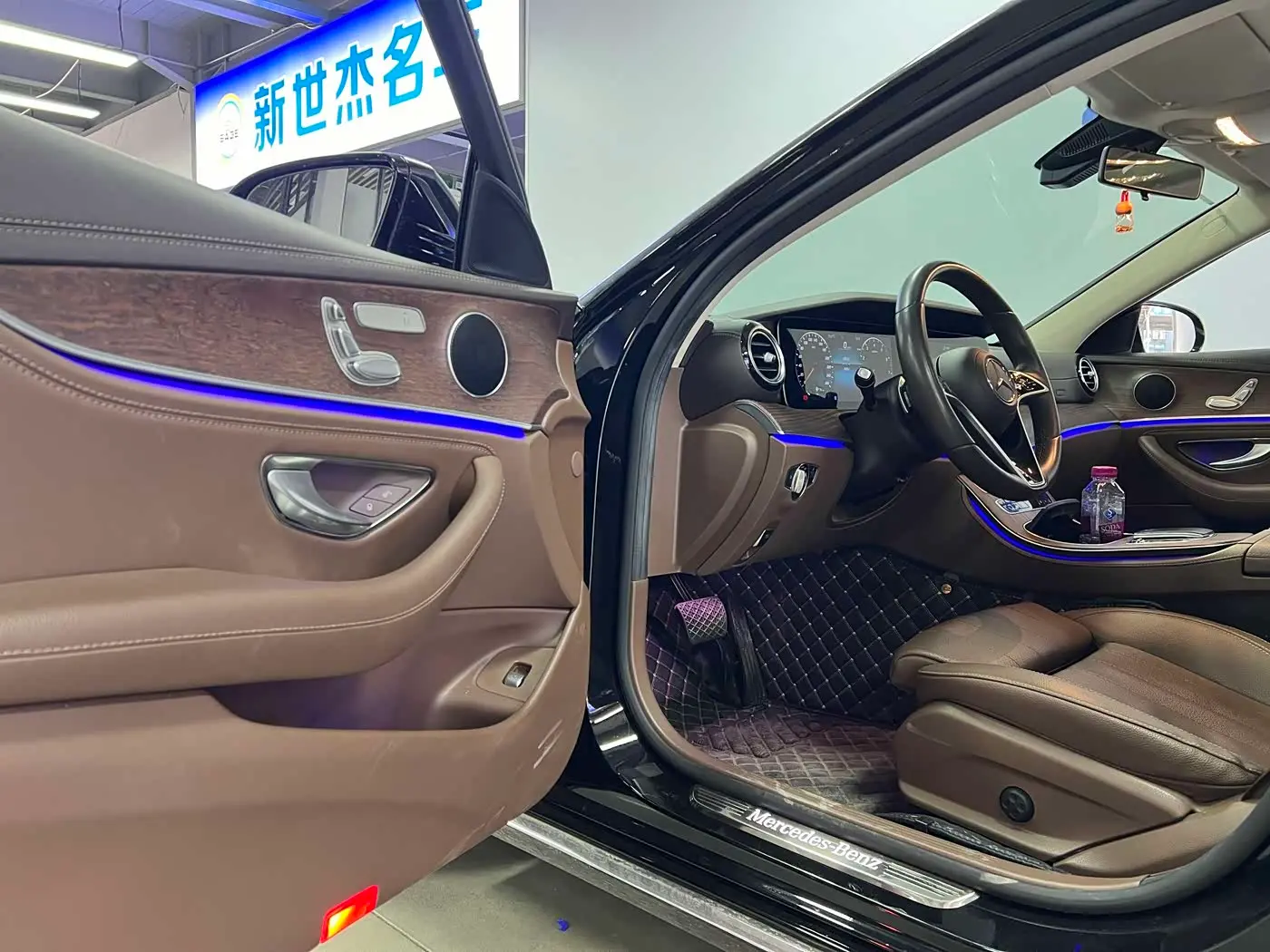 Mercedes-Benz E-Class 2023 — Photo 5/9