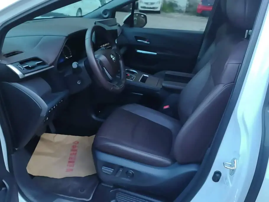 Toyota Sienna 2024 — Photo 9/16