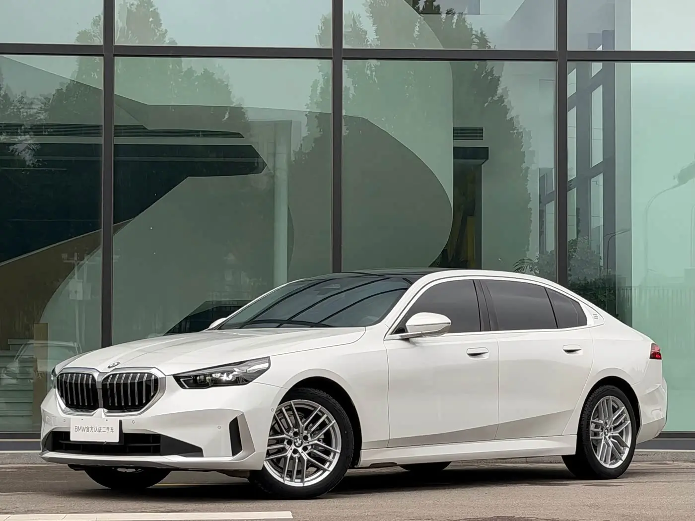 BMW 5 Series 2024 — Photo 1/20