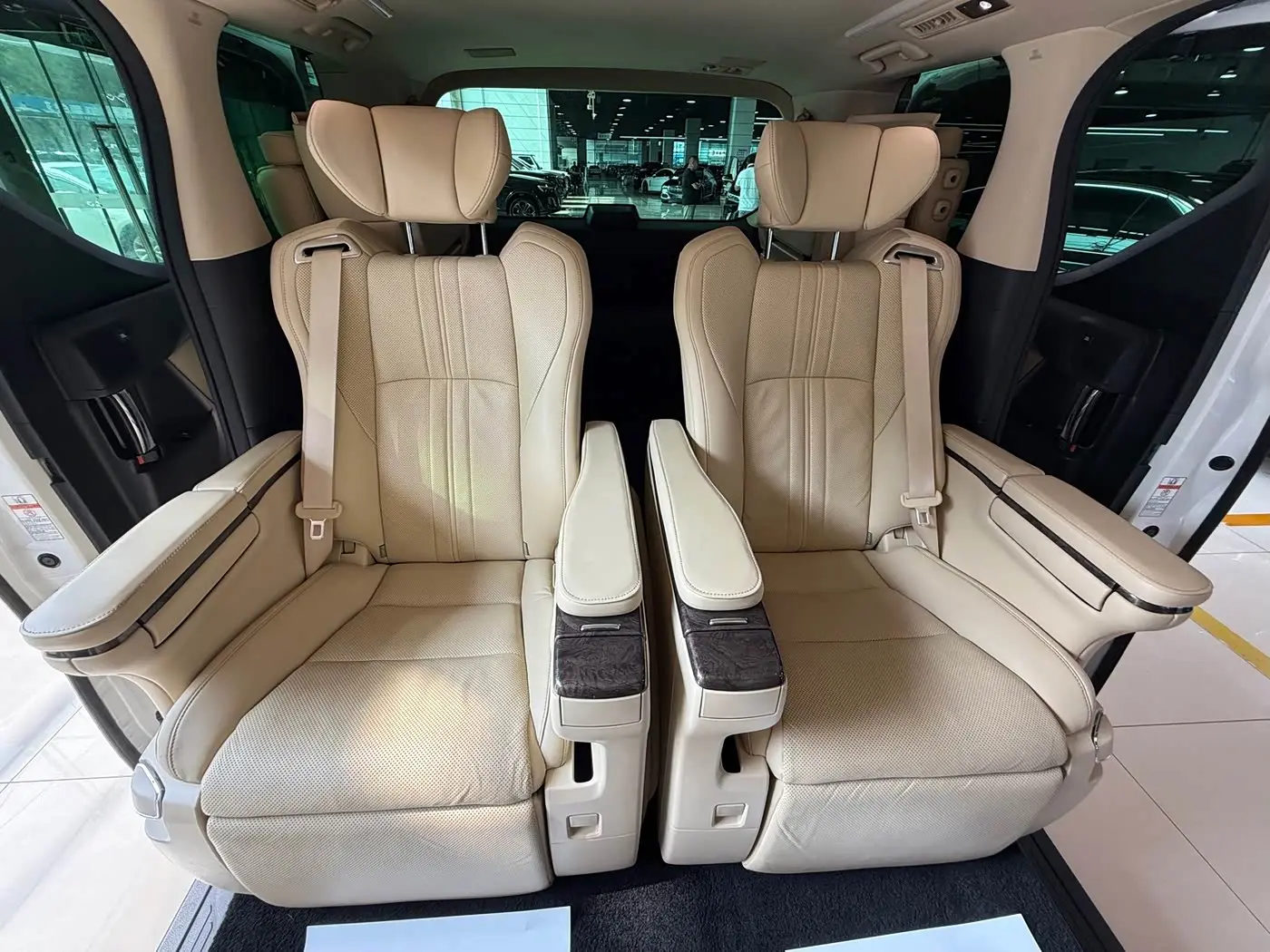 Toyota Vellfire 2021 — Photo 14/20
