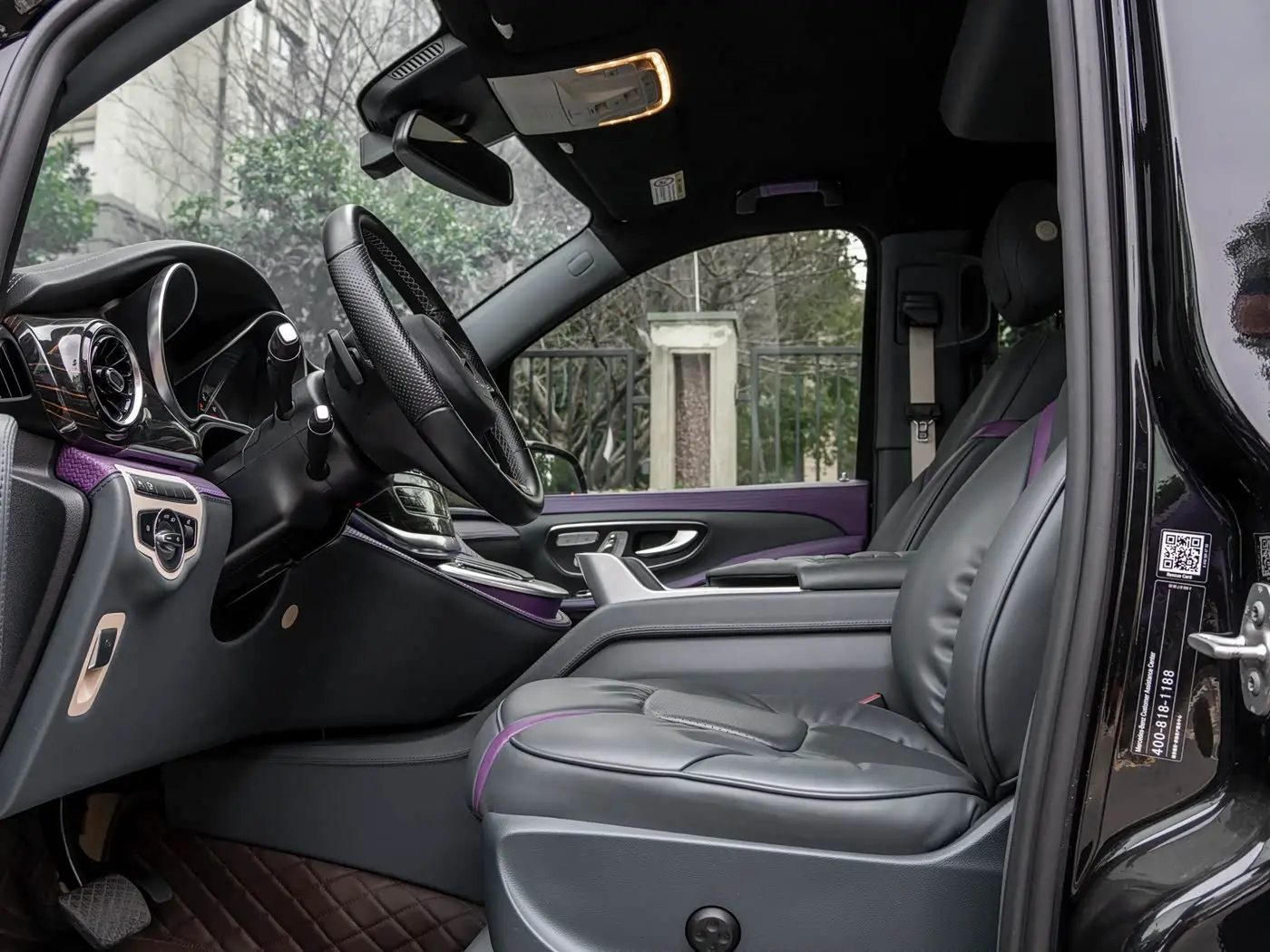 Mercedes-Benz V-Class 2023 — Photo 7/18
