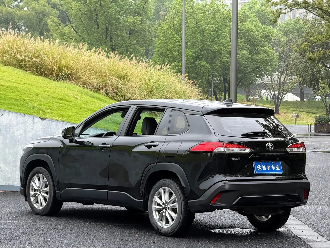 Toyota Corolla Cross 2023 — Фото 15/19