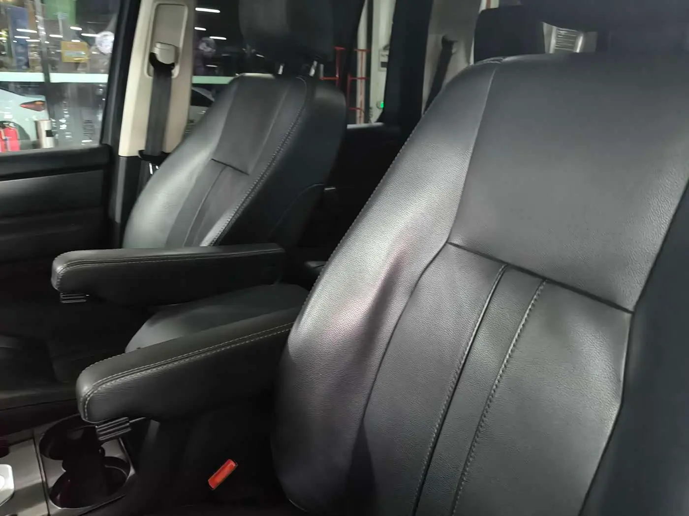 Land Rover Discovery 2014 — Şəkil 17/19