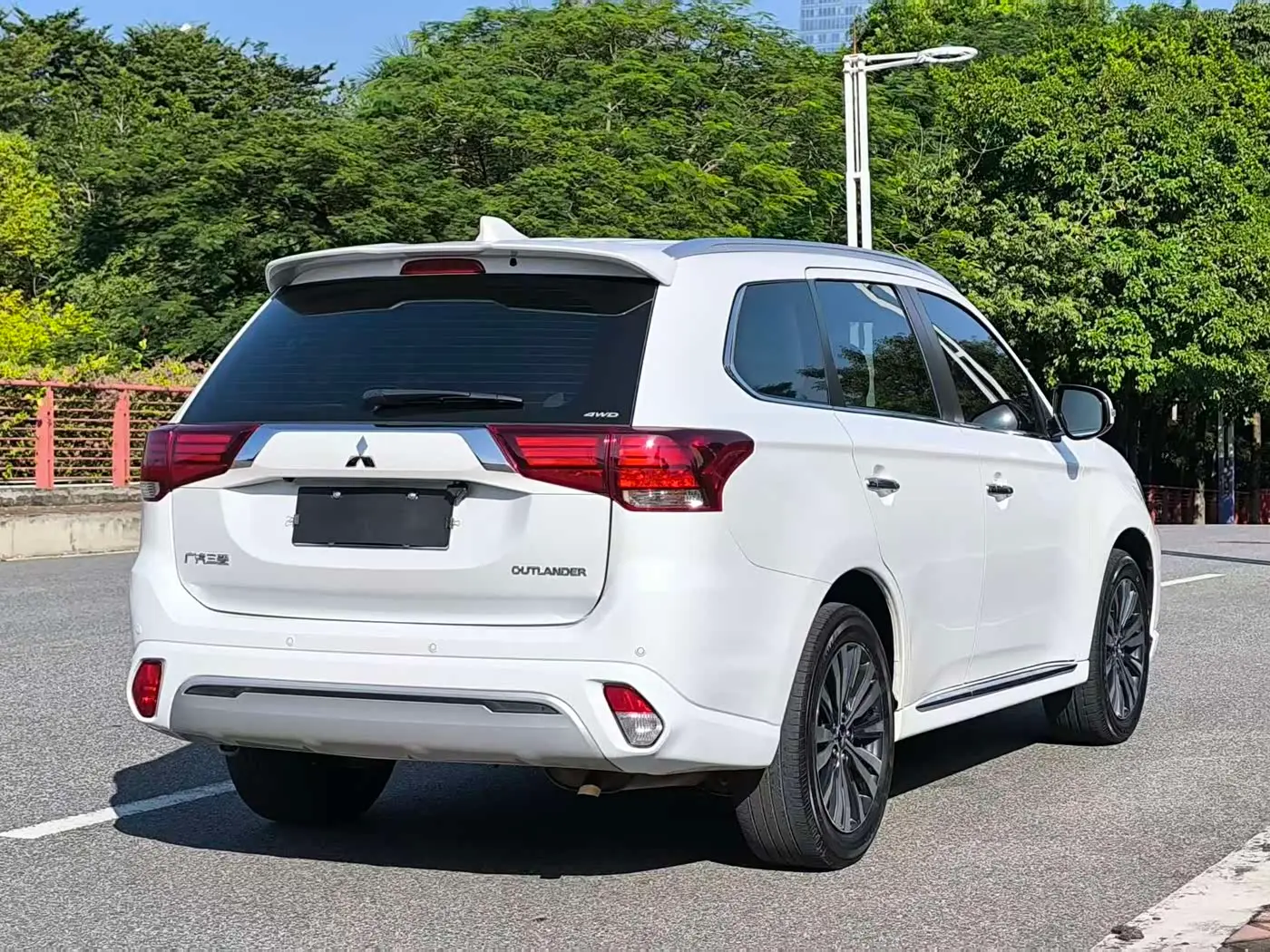 Mitsubishi Outlander 2021 — Şəkil 6/18