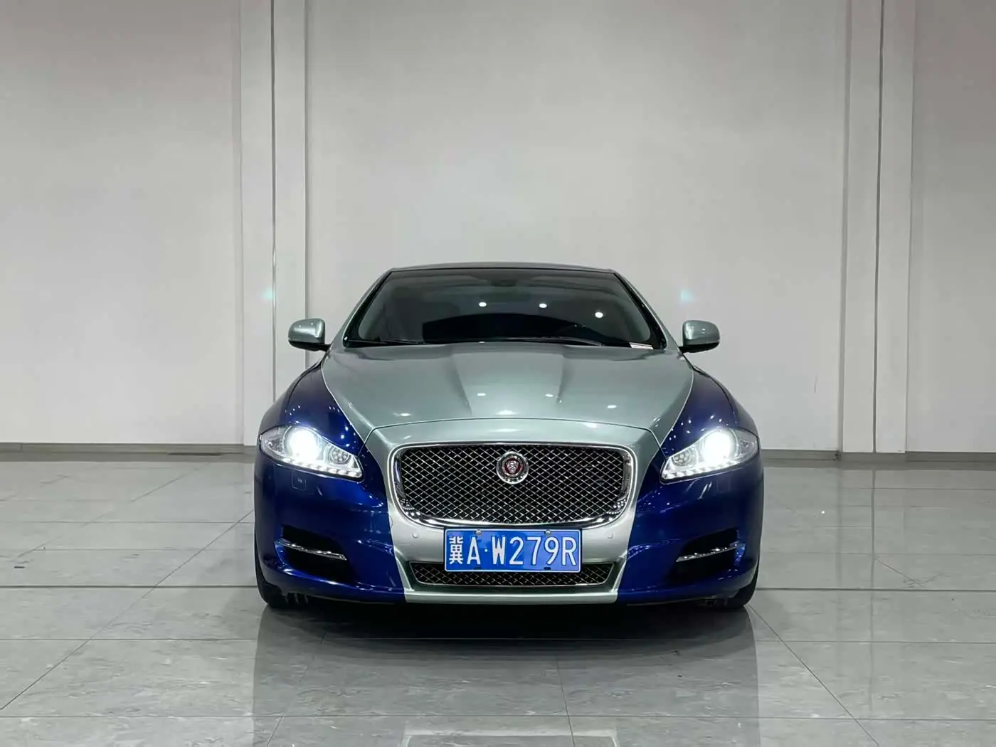 Jaguar XJ 2015 — Photo 2/9