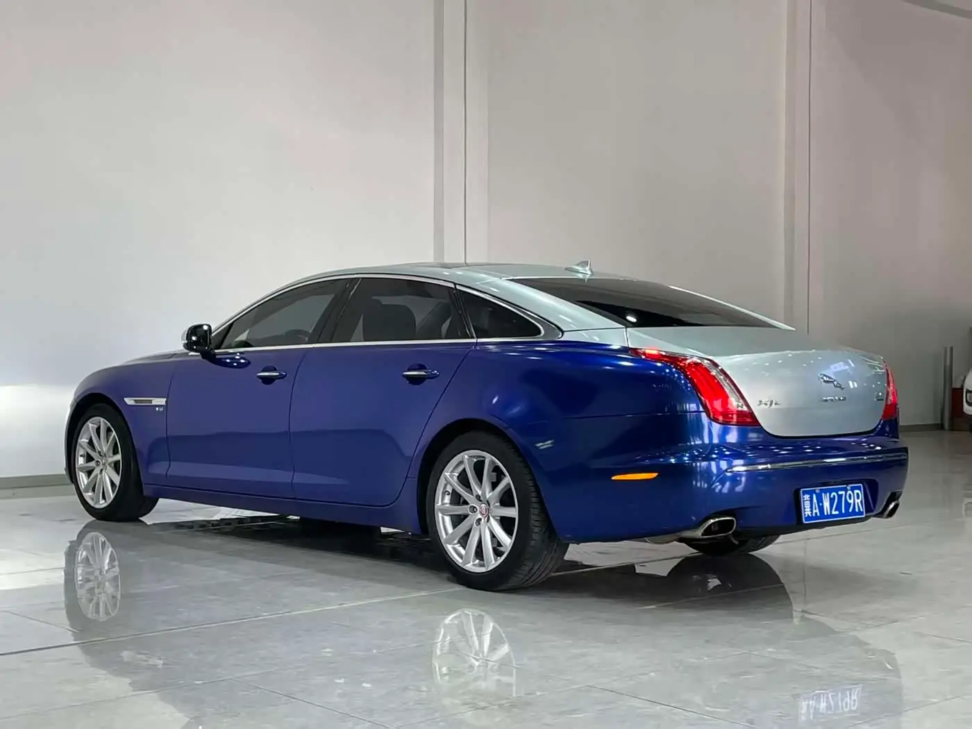 Jaguar XJ 2015 — Photo 7/9