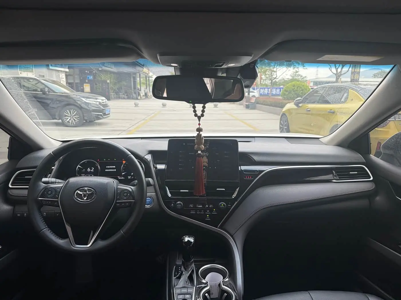 Toyota Camry 2021 — Photo 8/9