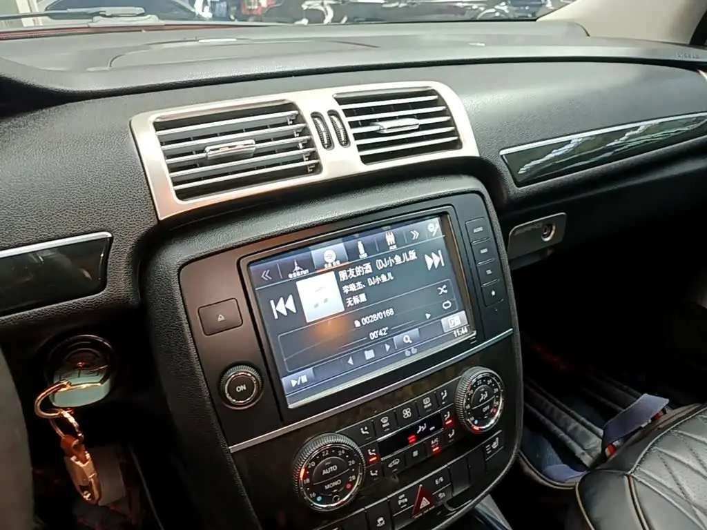 Mercedes-Benz R-Class 2018 — Photo 13/20