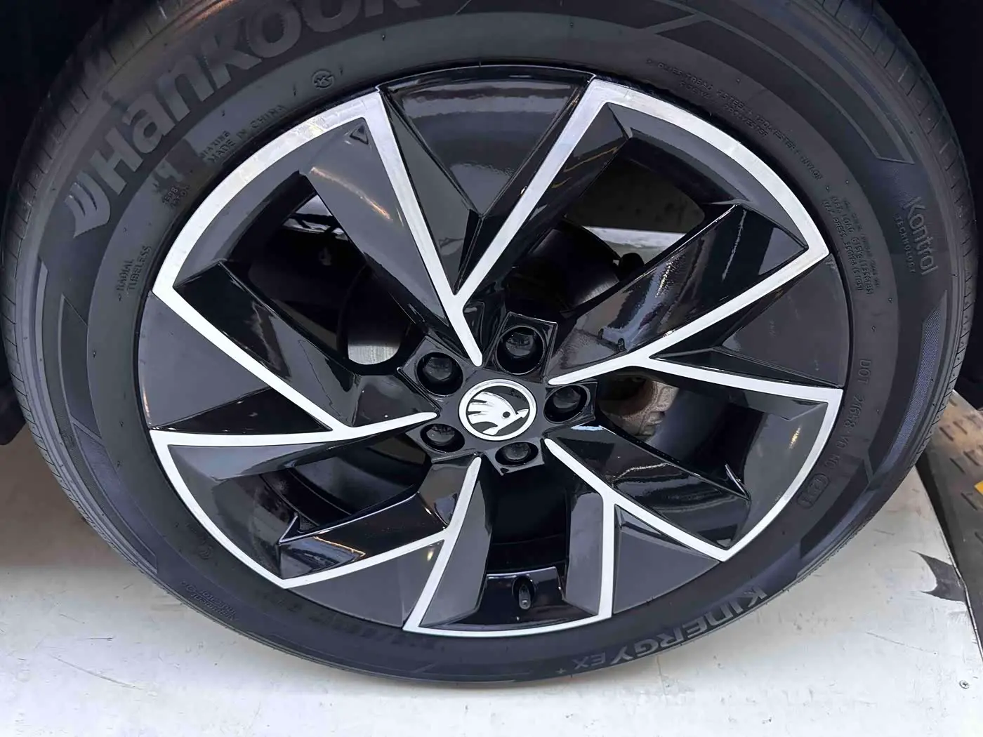Škoda Kamiq 2023 — Фото 14/20