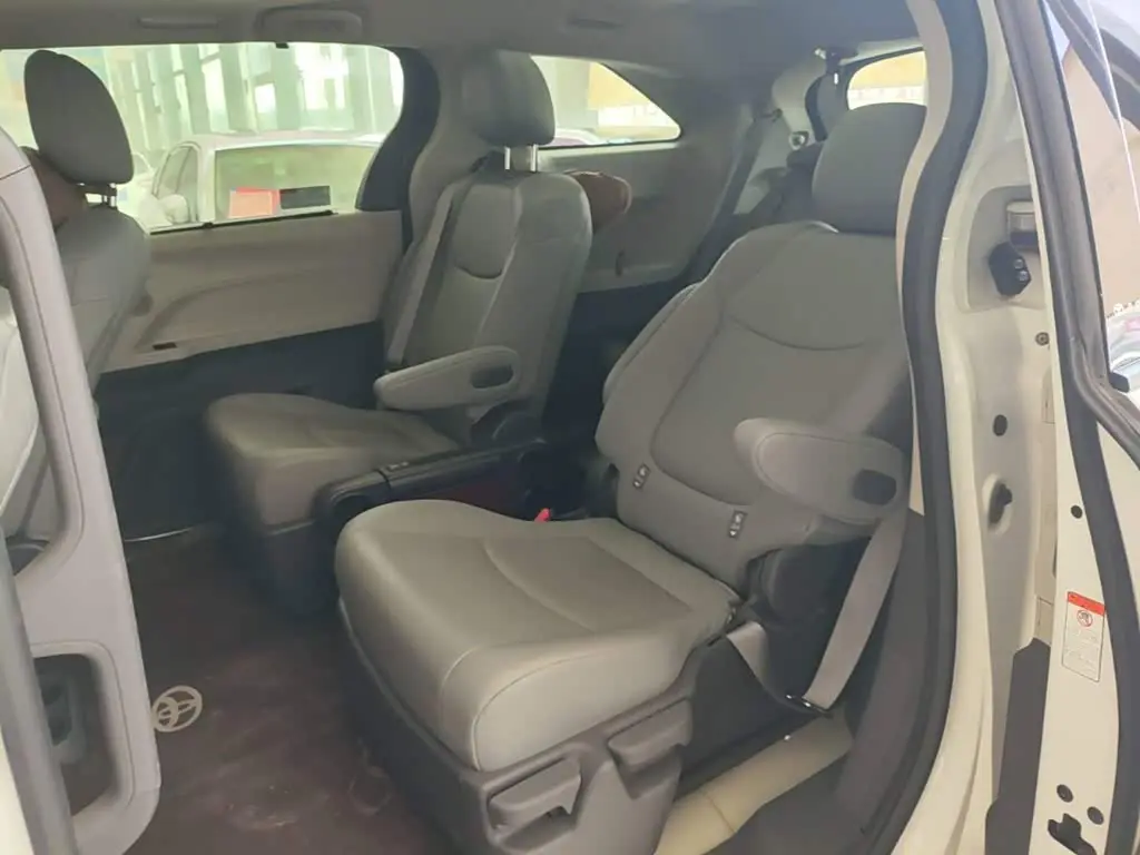 Toyota Granvia 2024 — ფოტო 17/20
