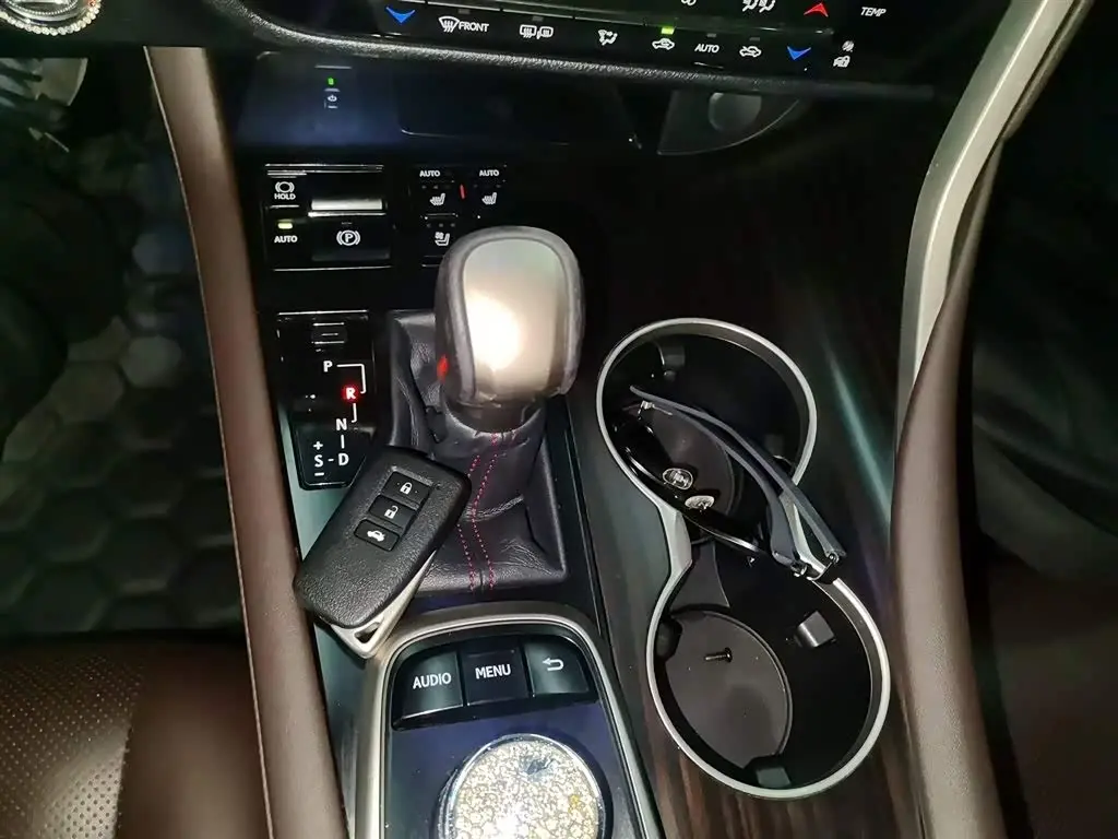 Lexus RX 2016 — Photo 7/20