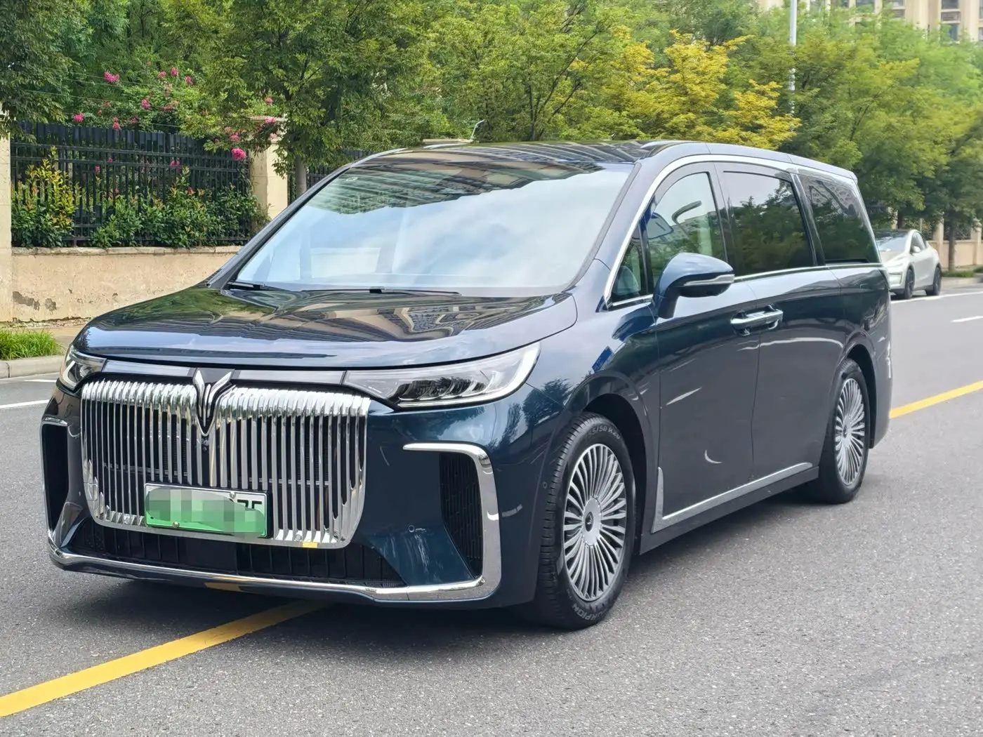 Voyah Auto Voyah Dreamer 2025 — Photo 2/20
