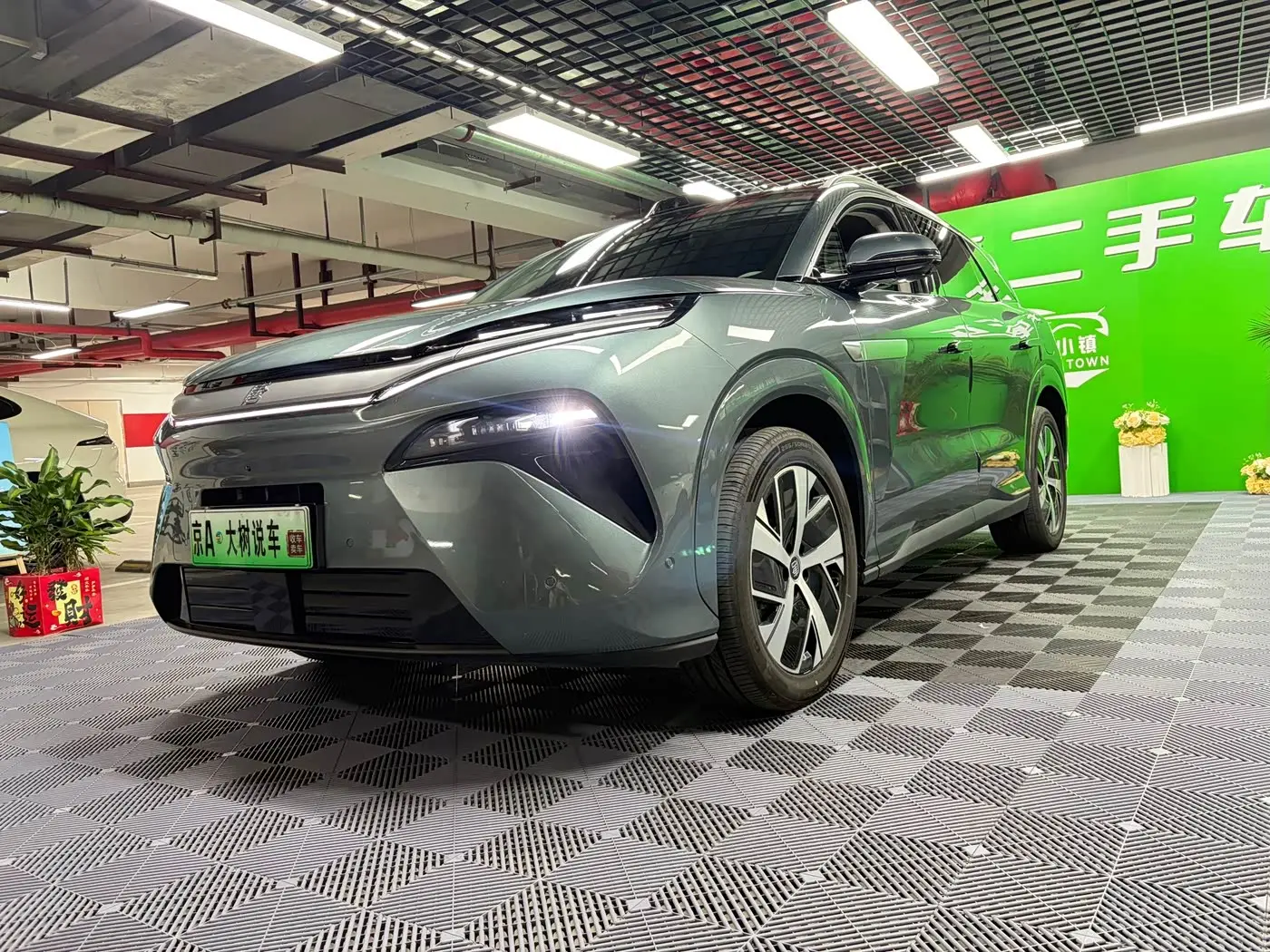BYD Tang L 2025 — Фото 1/9