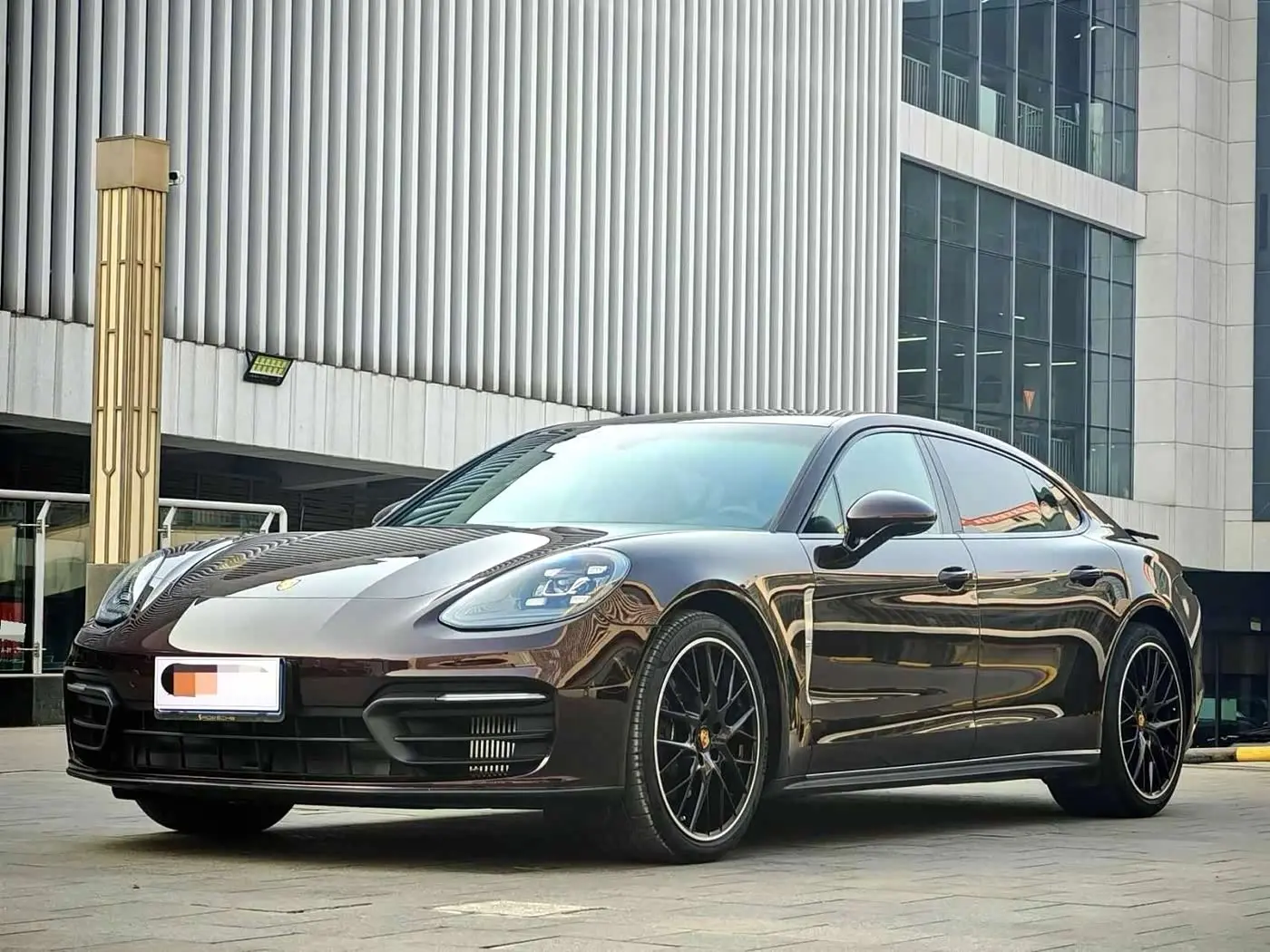 Porsche Panamera 2022 — Photo 1/18