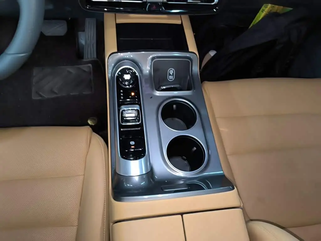GAC Trumpchi Trumpchi E8 NEV 2024 — Фото 10/20