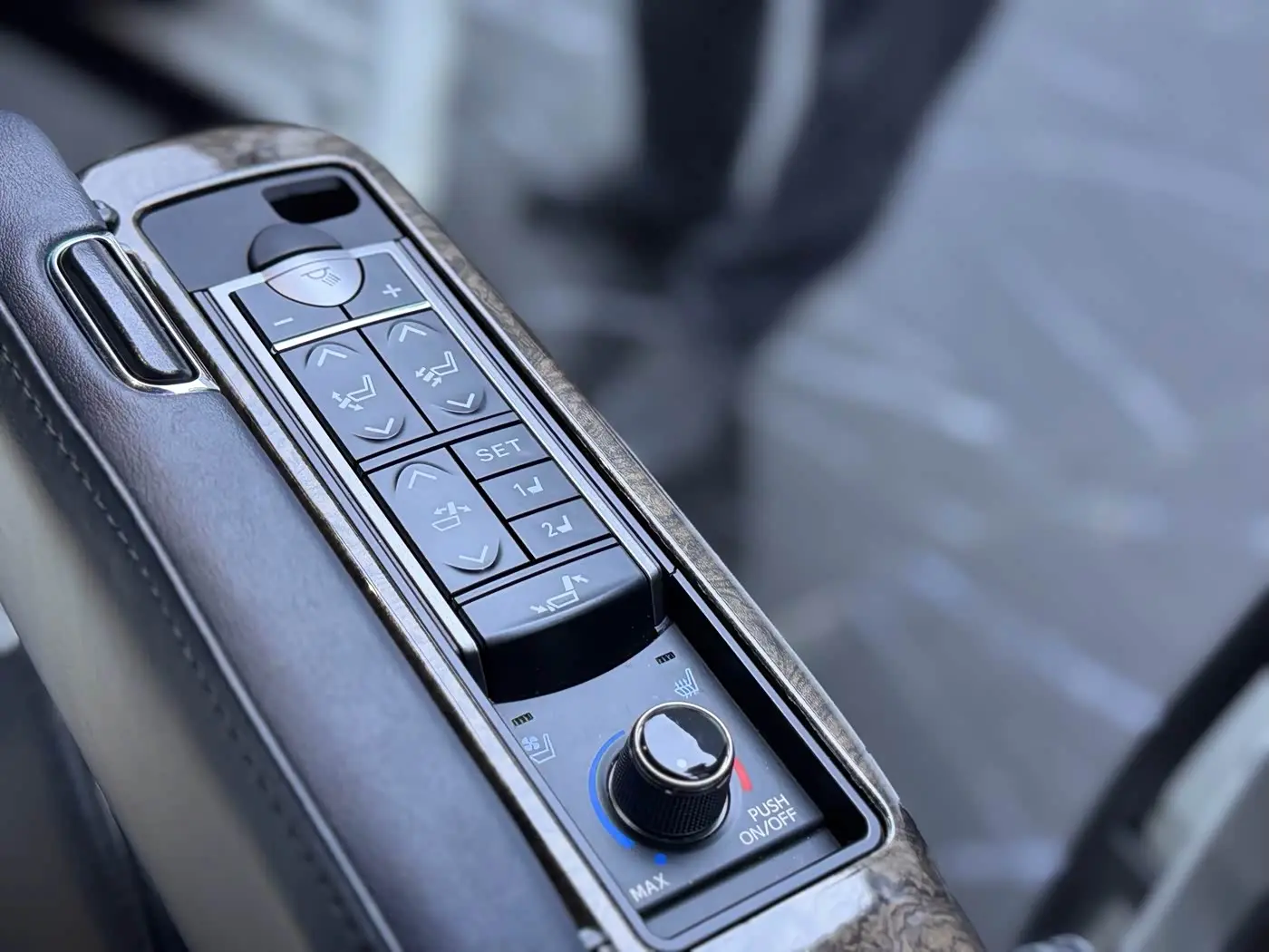 Toyota Alphard 2019 — Şəkil 12/17