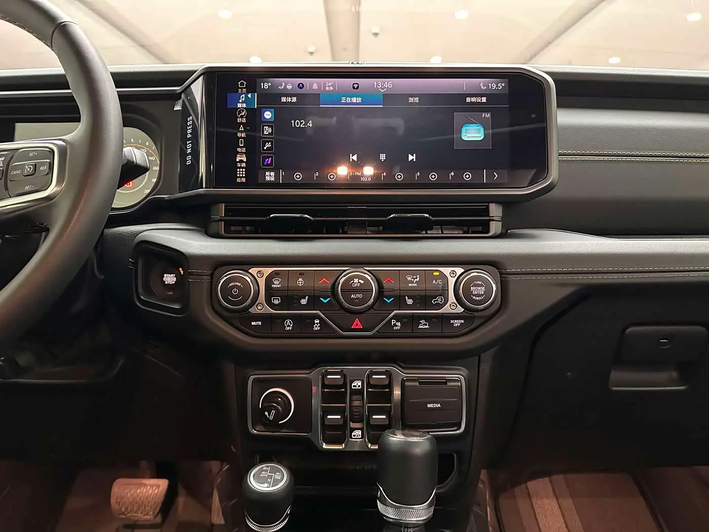 Jeep Wrangler 2023 — Фото 10/18