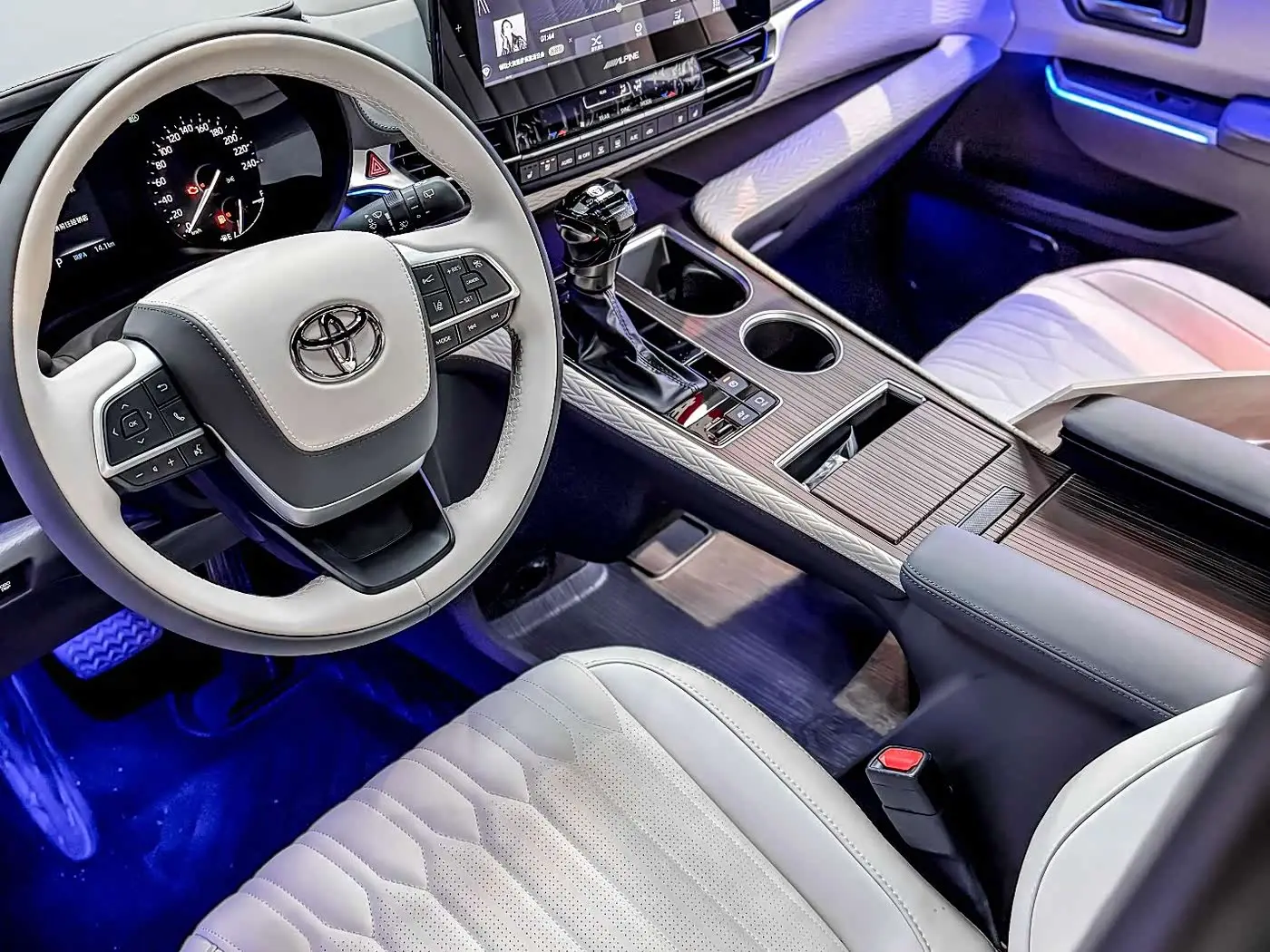 Toyota Granvia 2025 — Şəkil 8/19