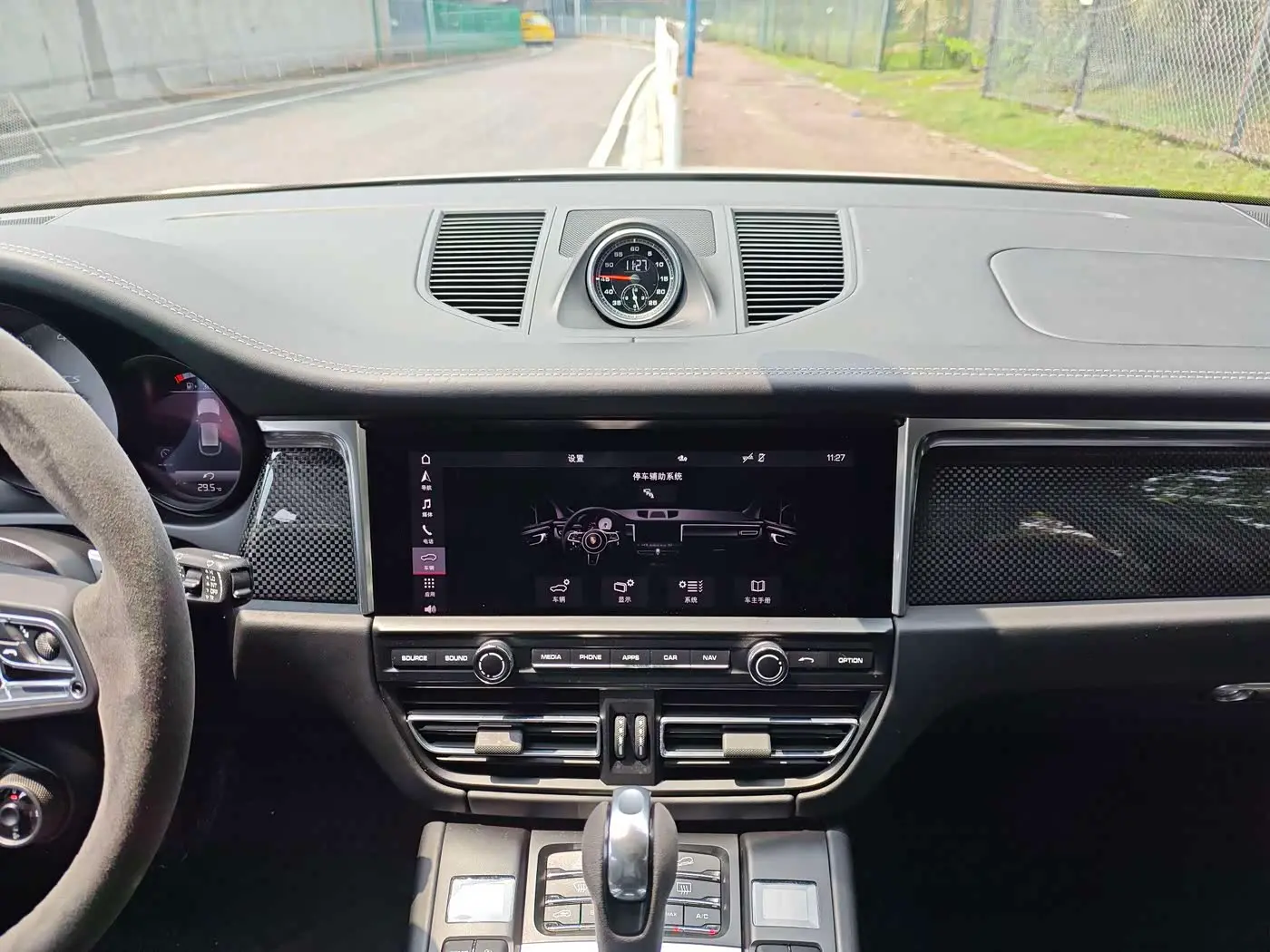 Porsche Macan 2020 — Photo 16/20
