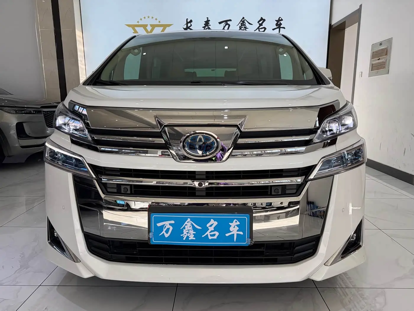 Toyota Vellfire 2021 — Фото 2/18