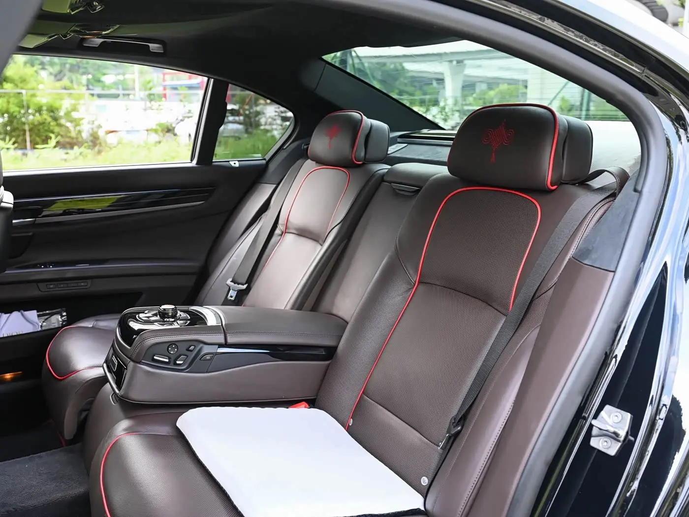 BMW 7 Series 2010 — Şəkil 18/20