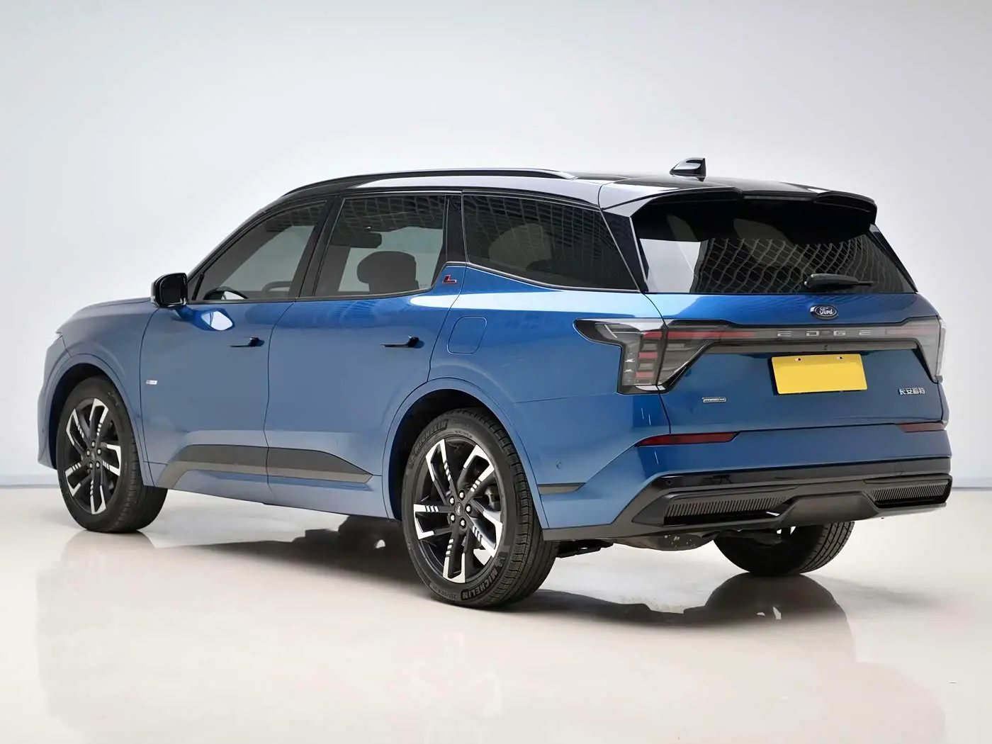 Ford Edge 2023 — ფოტო 4/15