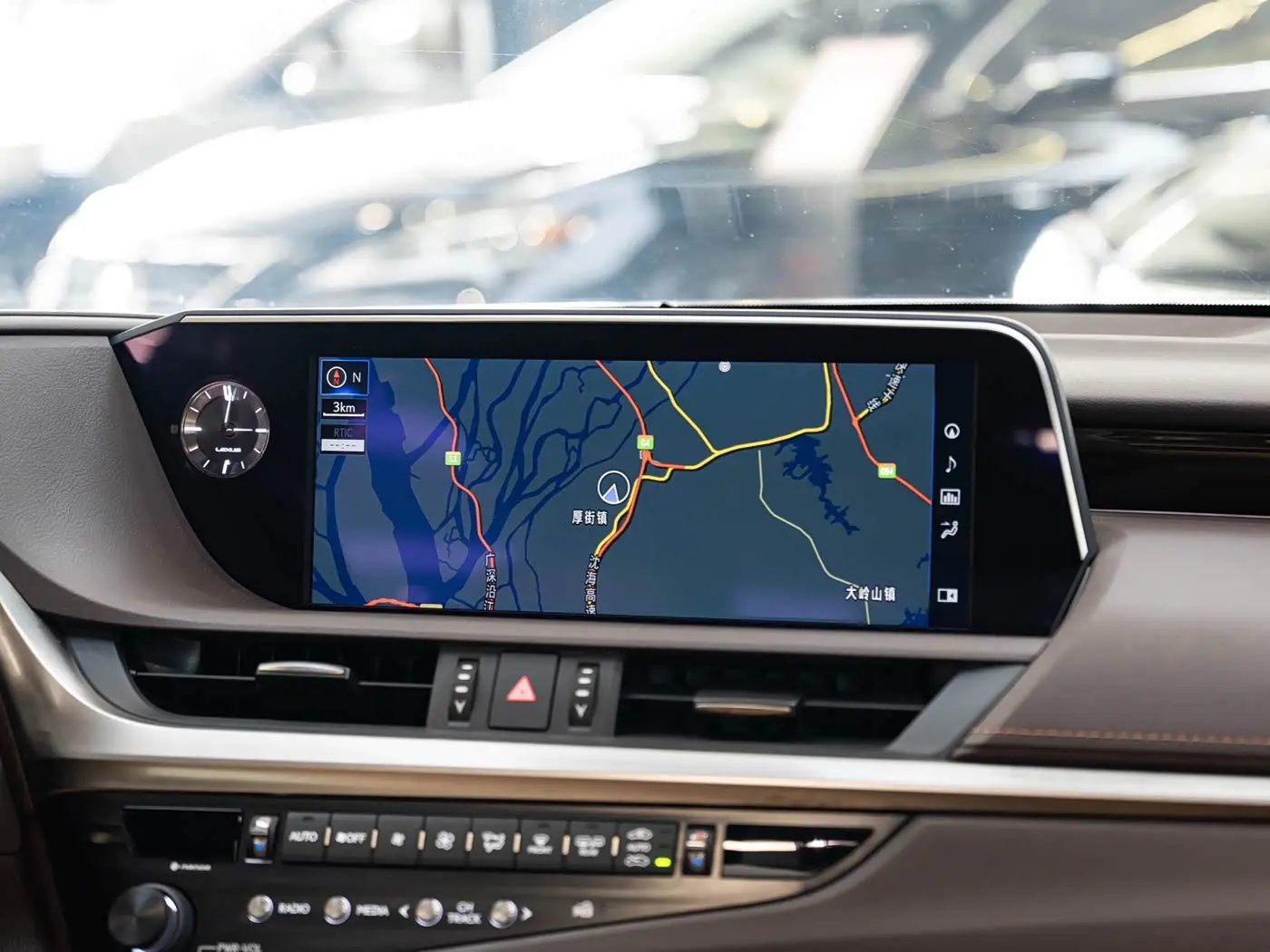 Lexus ES 2020 — Photo 16/20