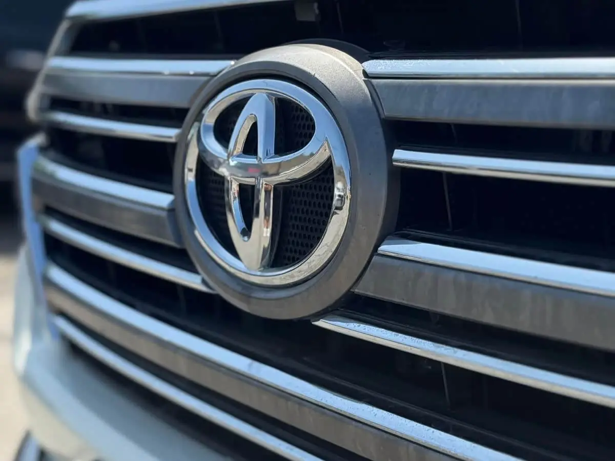 Toyota Land Cruiser 2012 — Photo 13/15