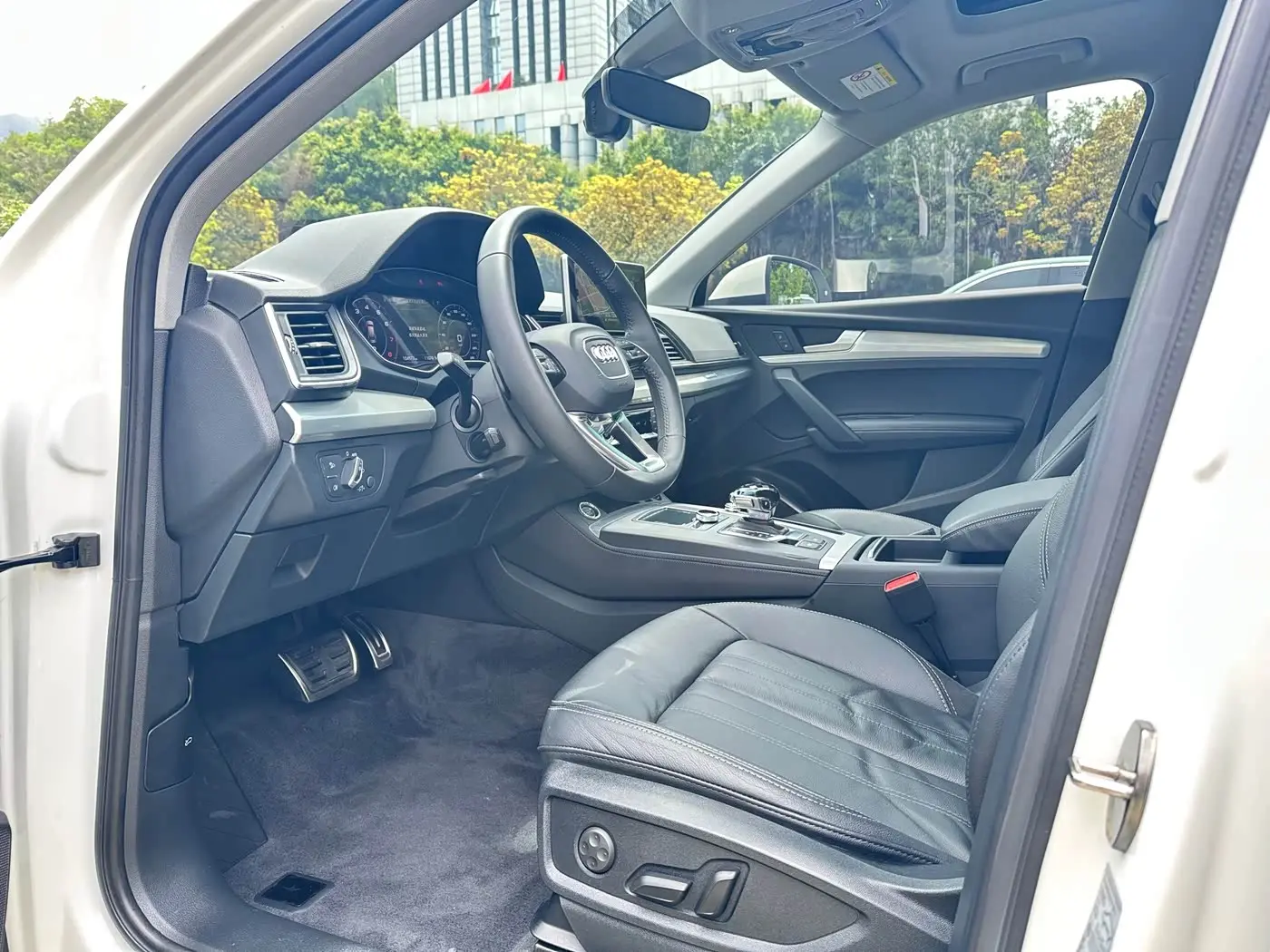 Audi Q5L 2020 — Фото 6/20