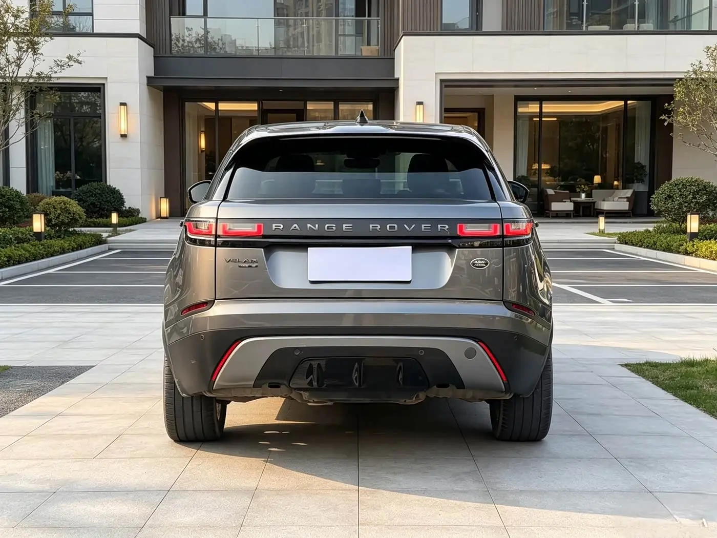 Land Rover Range Rover Velar 2017 — Photo 8/9