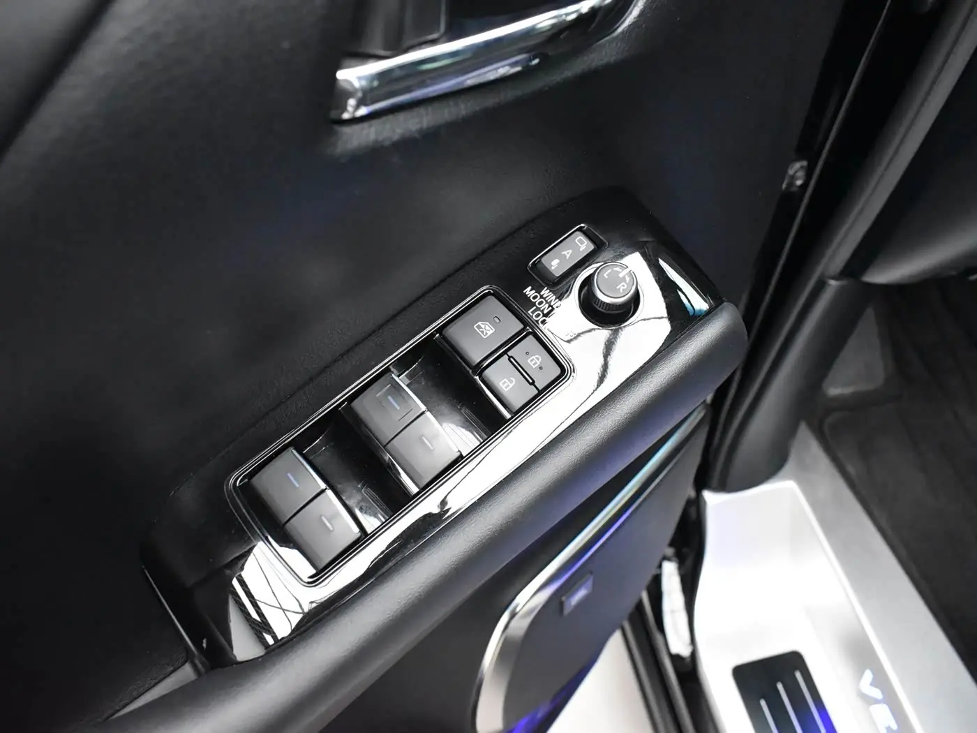 Toyota Vellfire 2022 — Photo 17/20