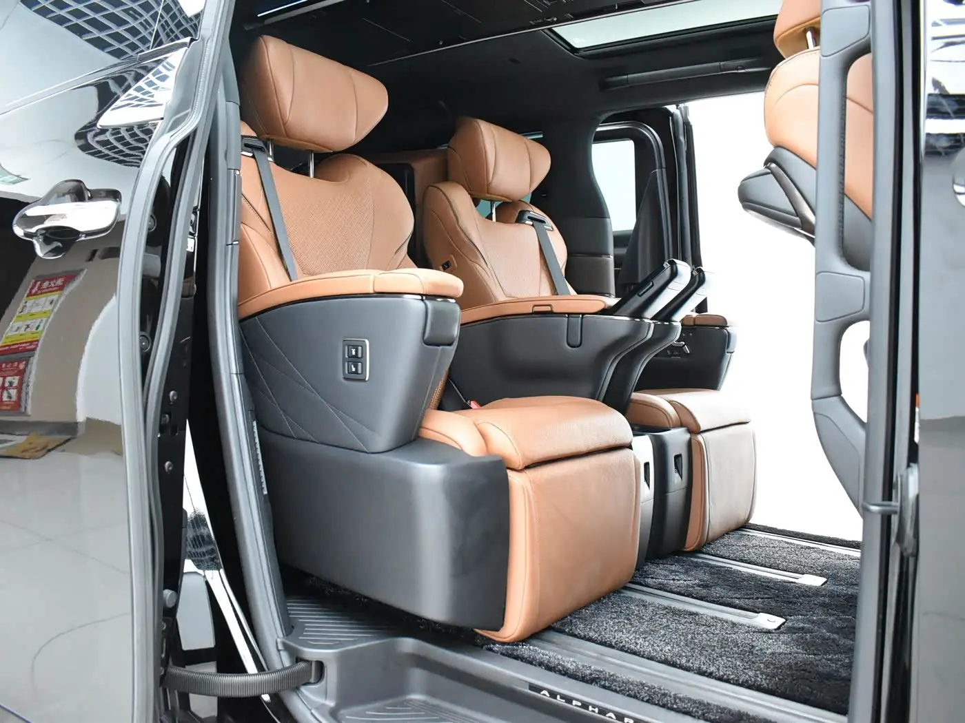 Toyota Alphard 2024 — Фото 19/20