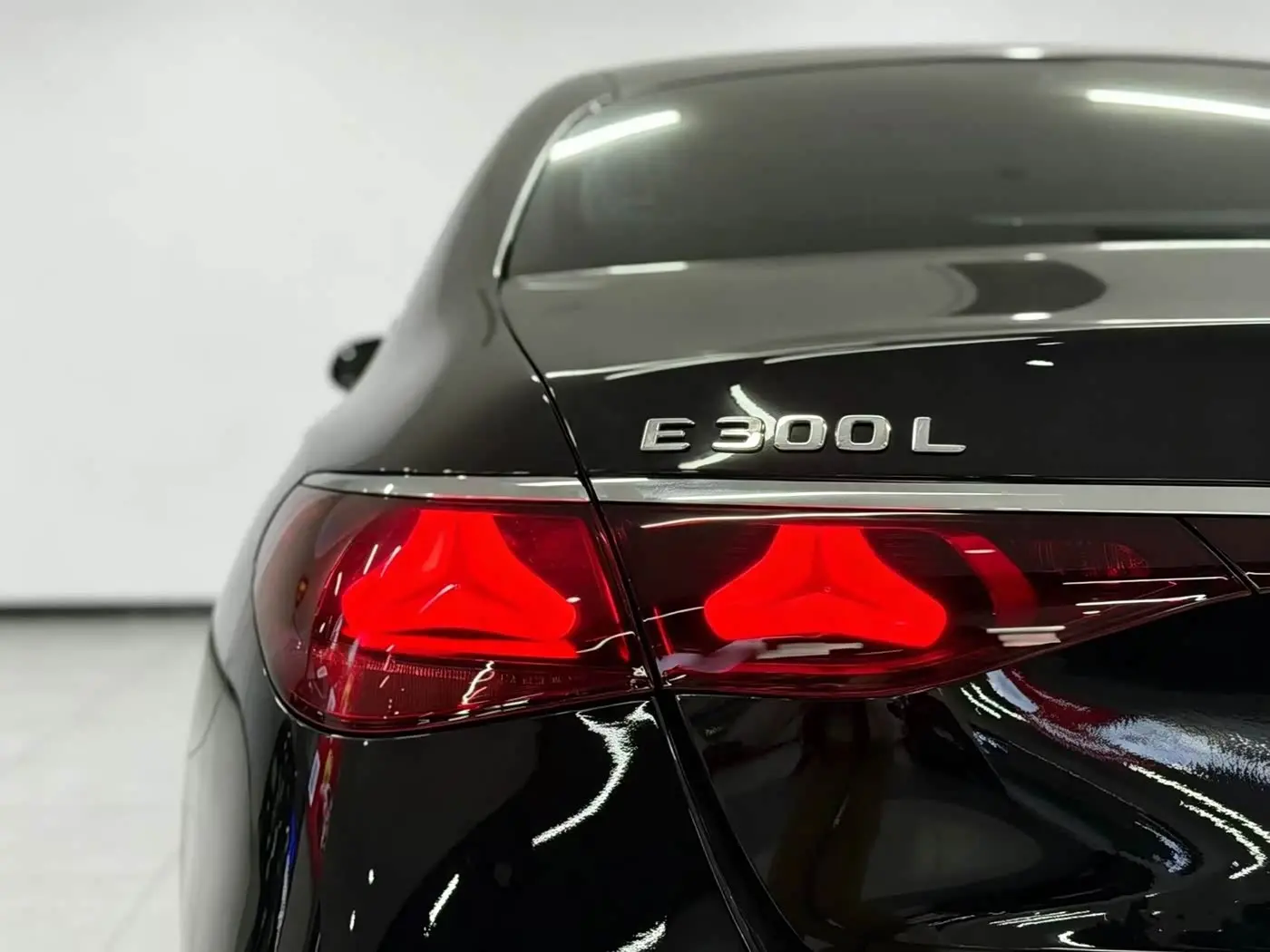 Mercedes-Benz E-Class 2025 — Фото 6/17