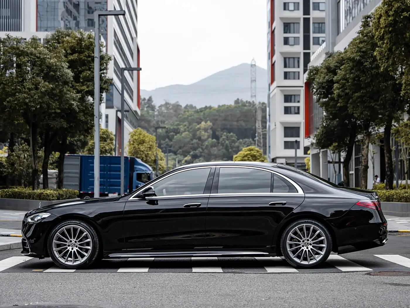 Mercedes-Benz S-Class 2023 — Photo 4/20