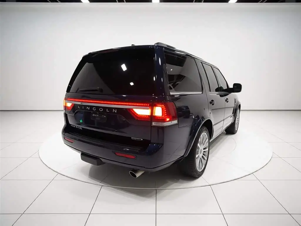 Lincoln Navigator 2016 — Photo 7/20