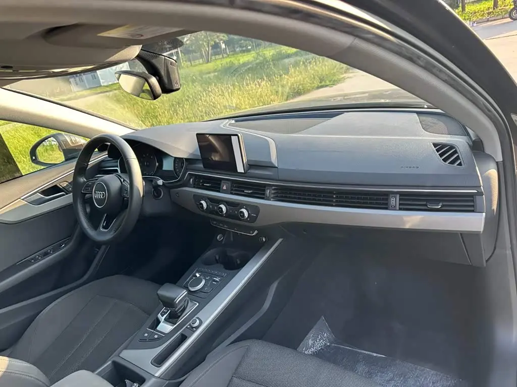 Audi A4L 2018 — Фото 16/20