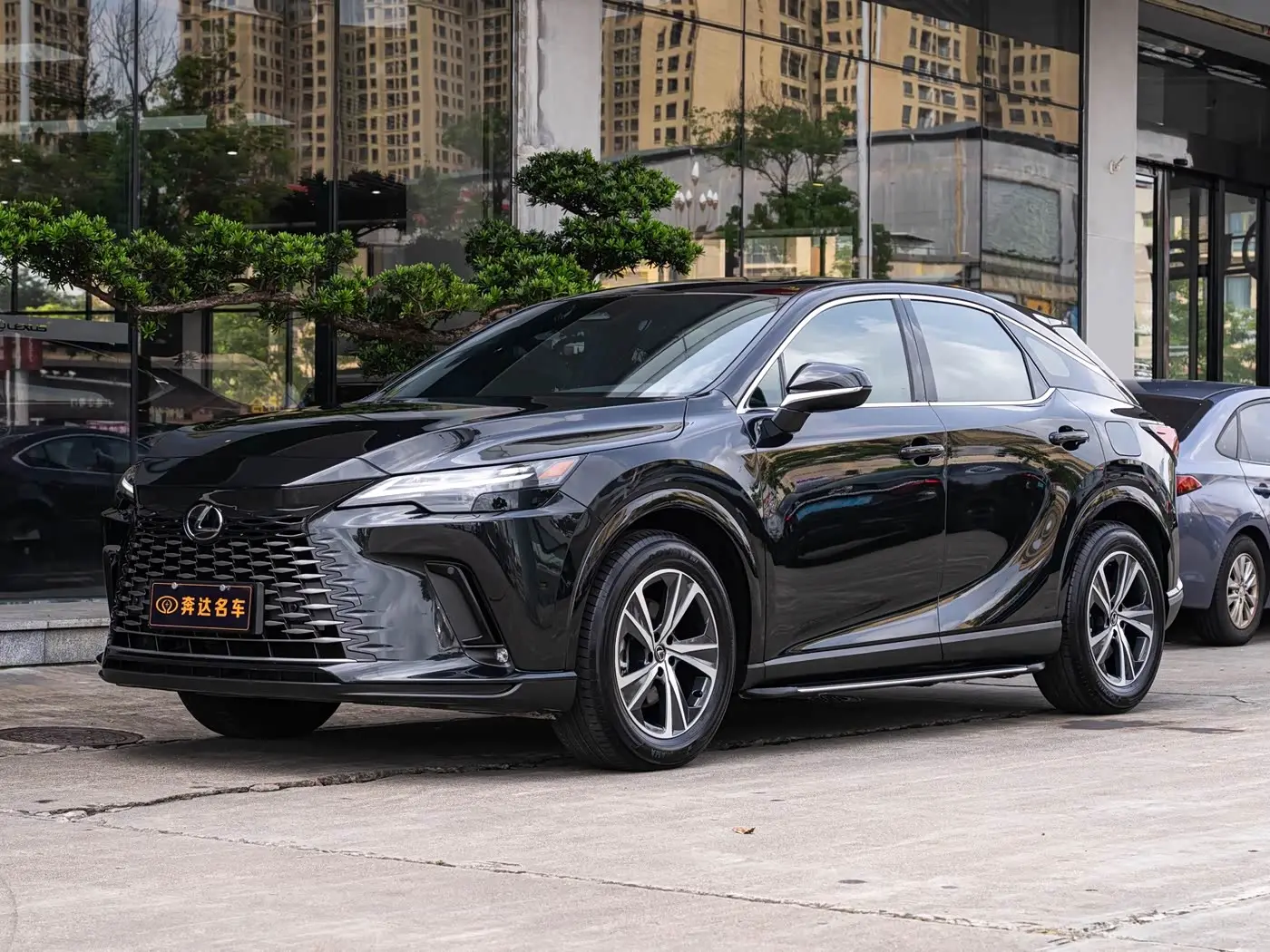 Lexus RX 2025 — Photo 1/20