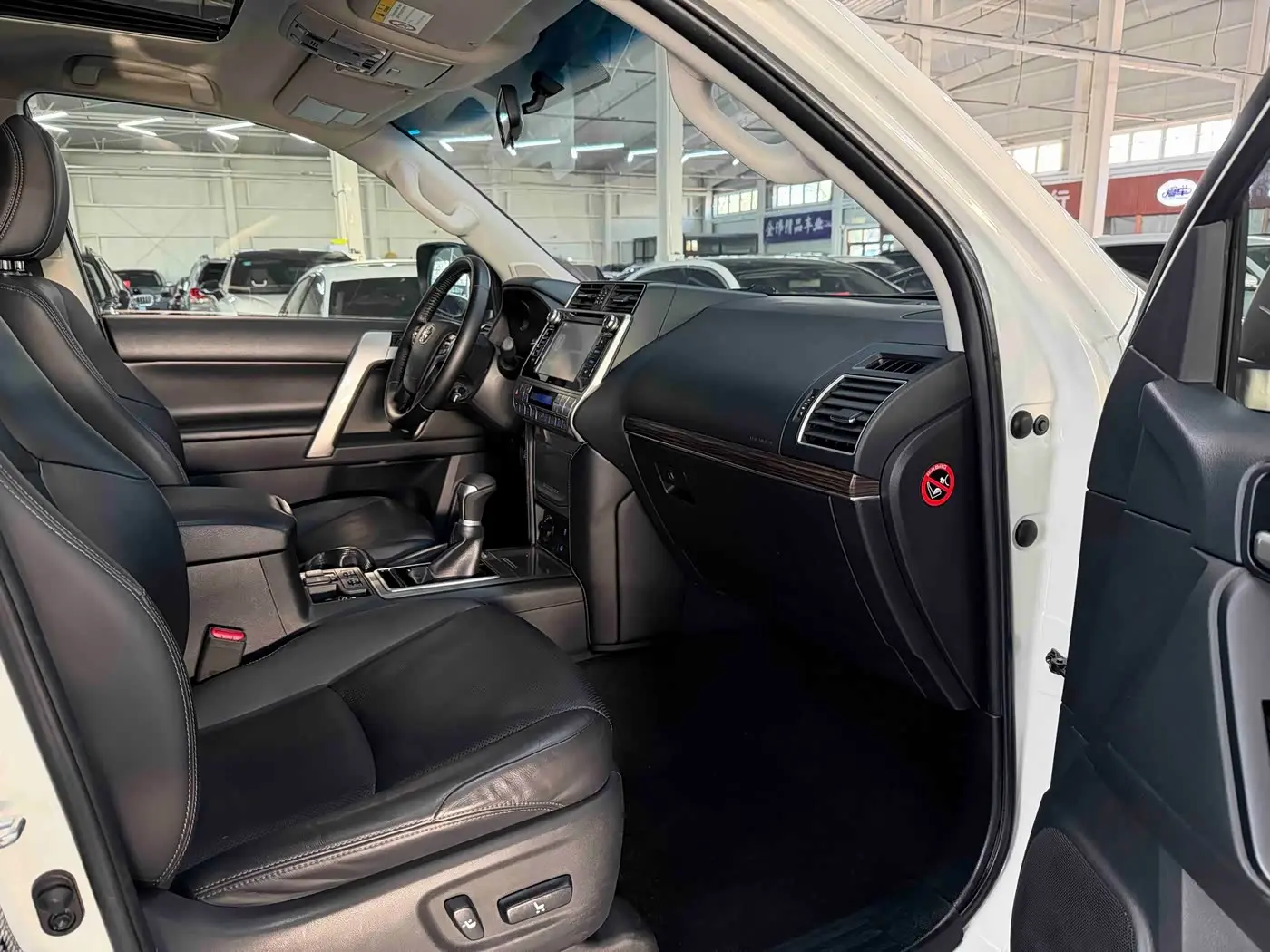 Toyota Prado 2019 — Photo 15/18
