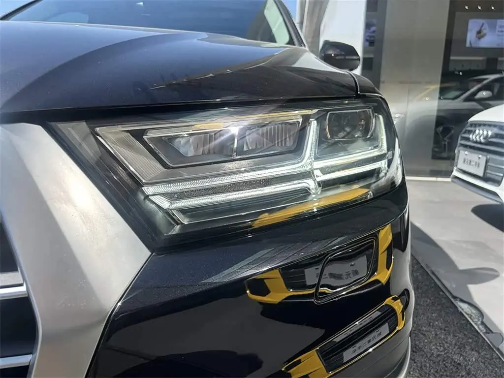 Audi Q7 2019 — Şəkil 13/15