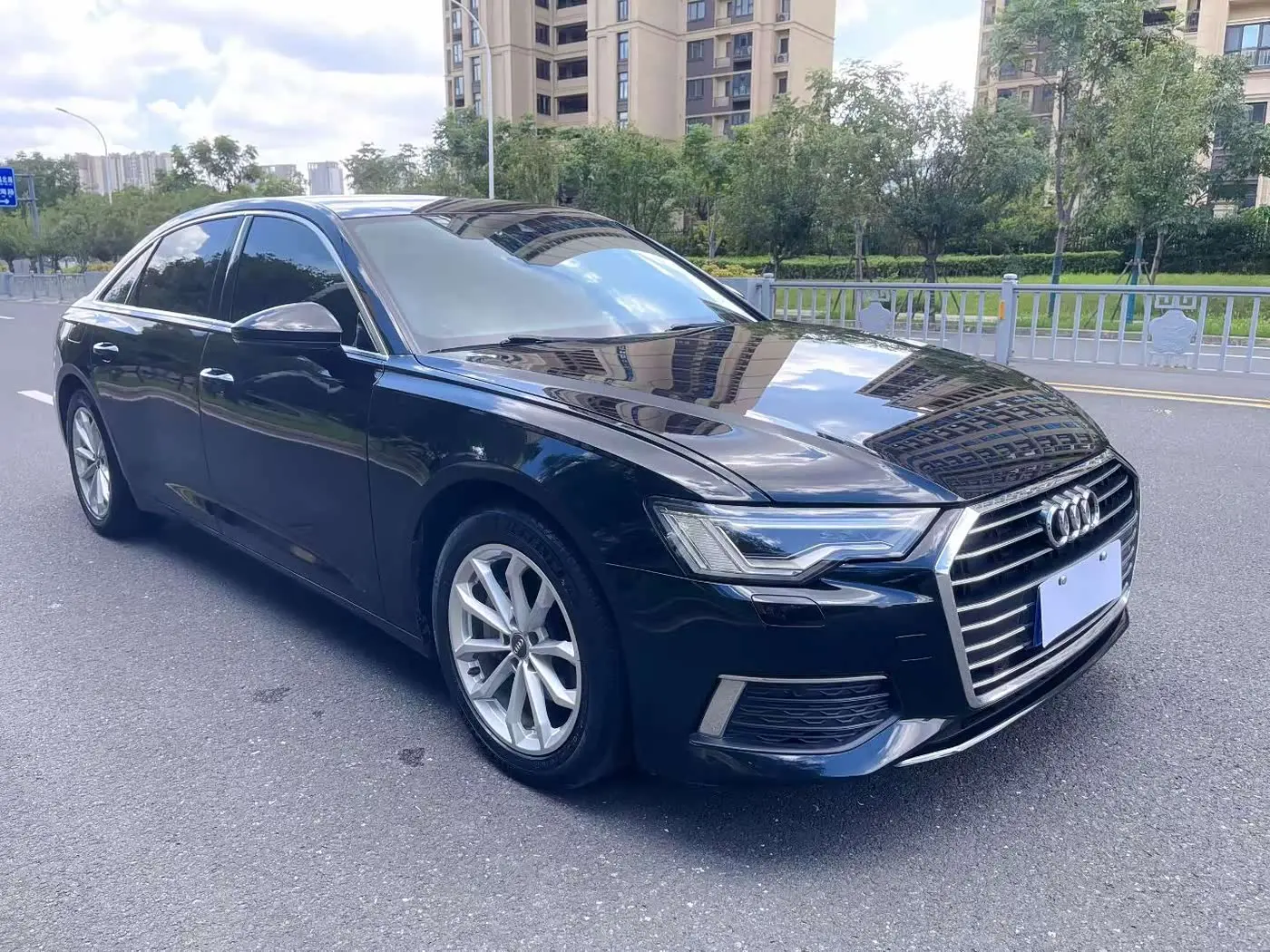 Audi A6L 2019 — Photo 2/14