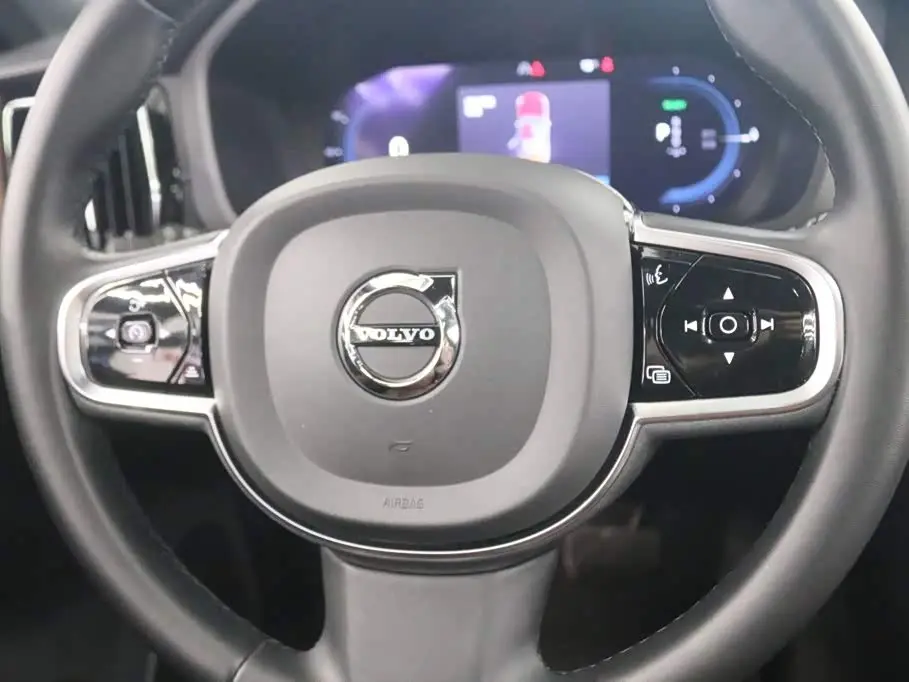 Volvo XC60 Plug-in Hybrid 2024 — Фото 5/19