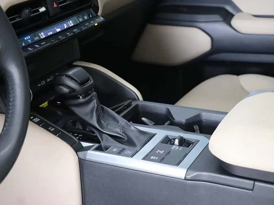 Toyota Prado 2024 — Photo 13/20