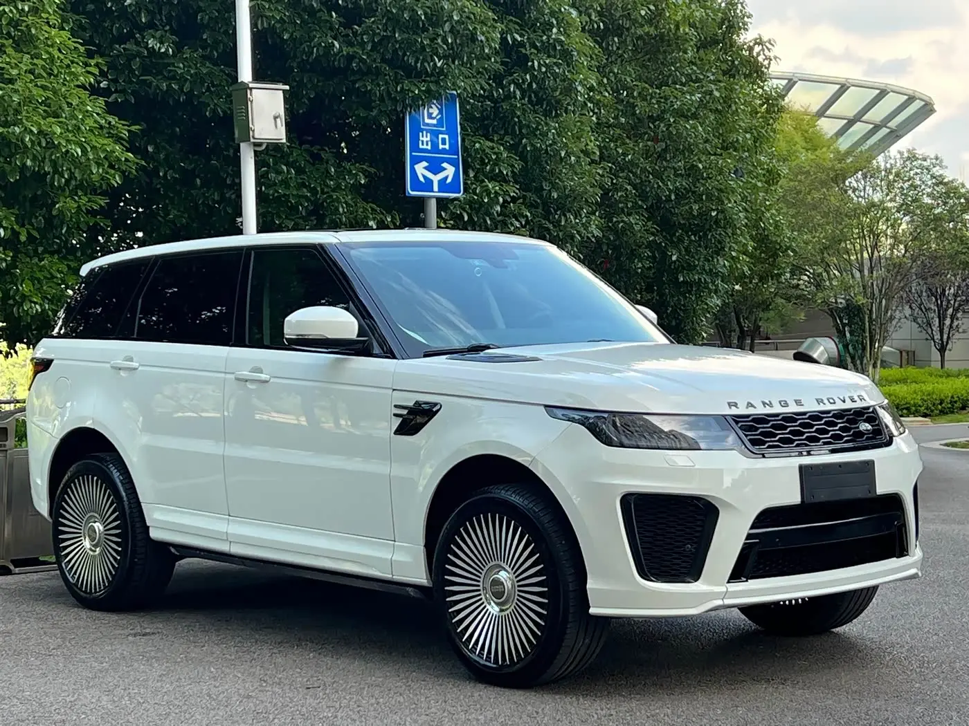Land Rover Range Rover Sport 2015 — Photo 2/9