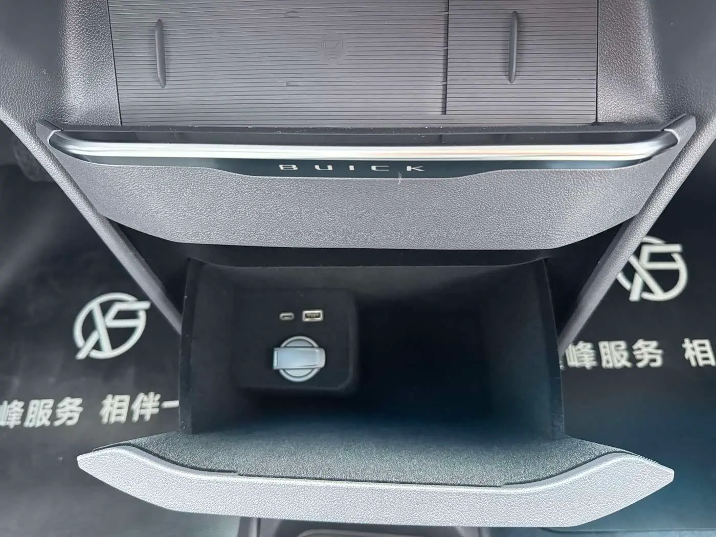 Buick GL8 2025 — Photo 14/20
