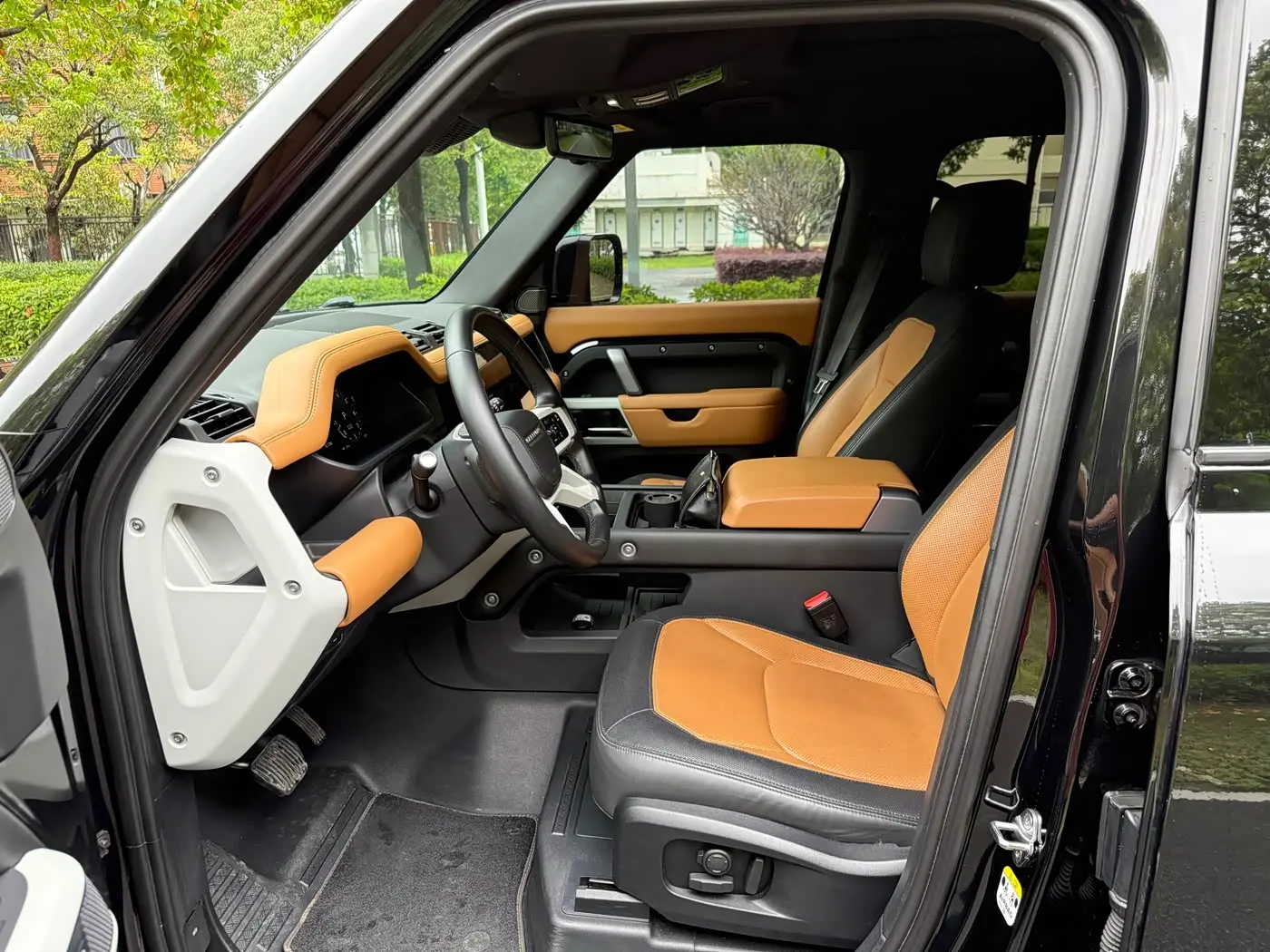 Land Rover Defender 2023 — Photo 7/15