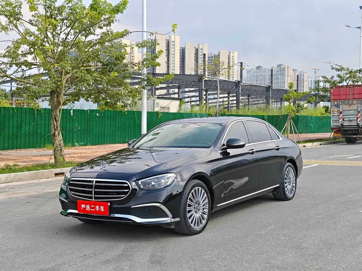 Mercedes-Benz E-Class 2023 — Photo 1/10