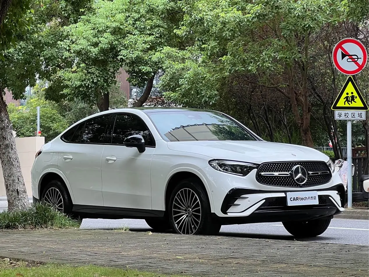 Mercedes-Benz GLC Coupe 2025 — Photo 2/20
