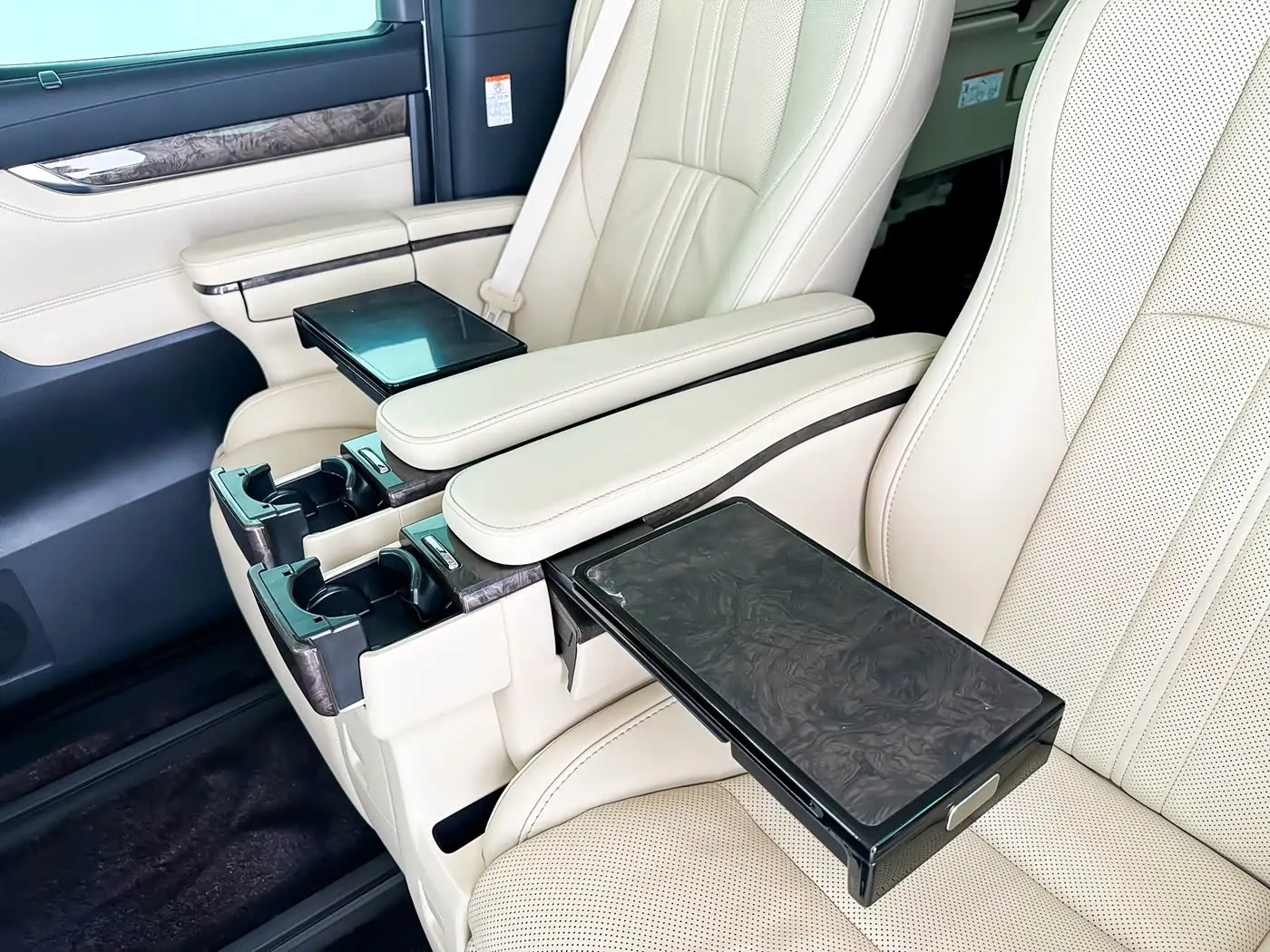 Toyota Vellfire 2020 — Фото 8/15