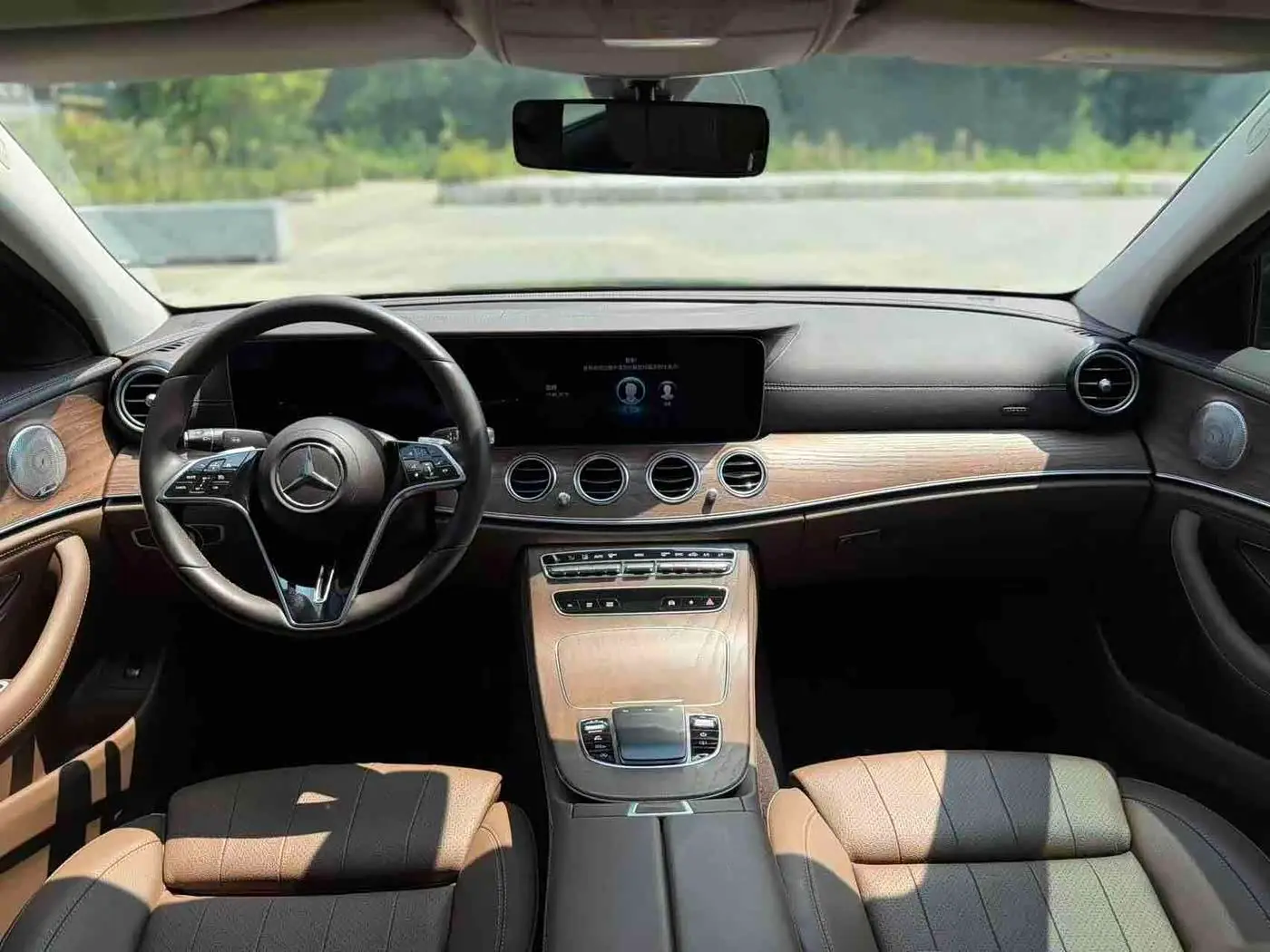 Mercedes-Benz E-Class 2022 — Photo 9/12