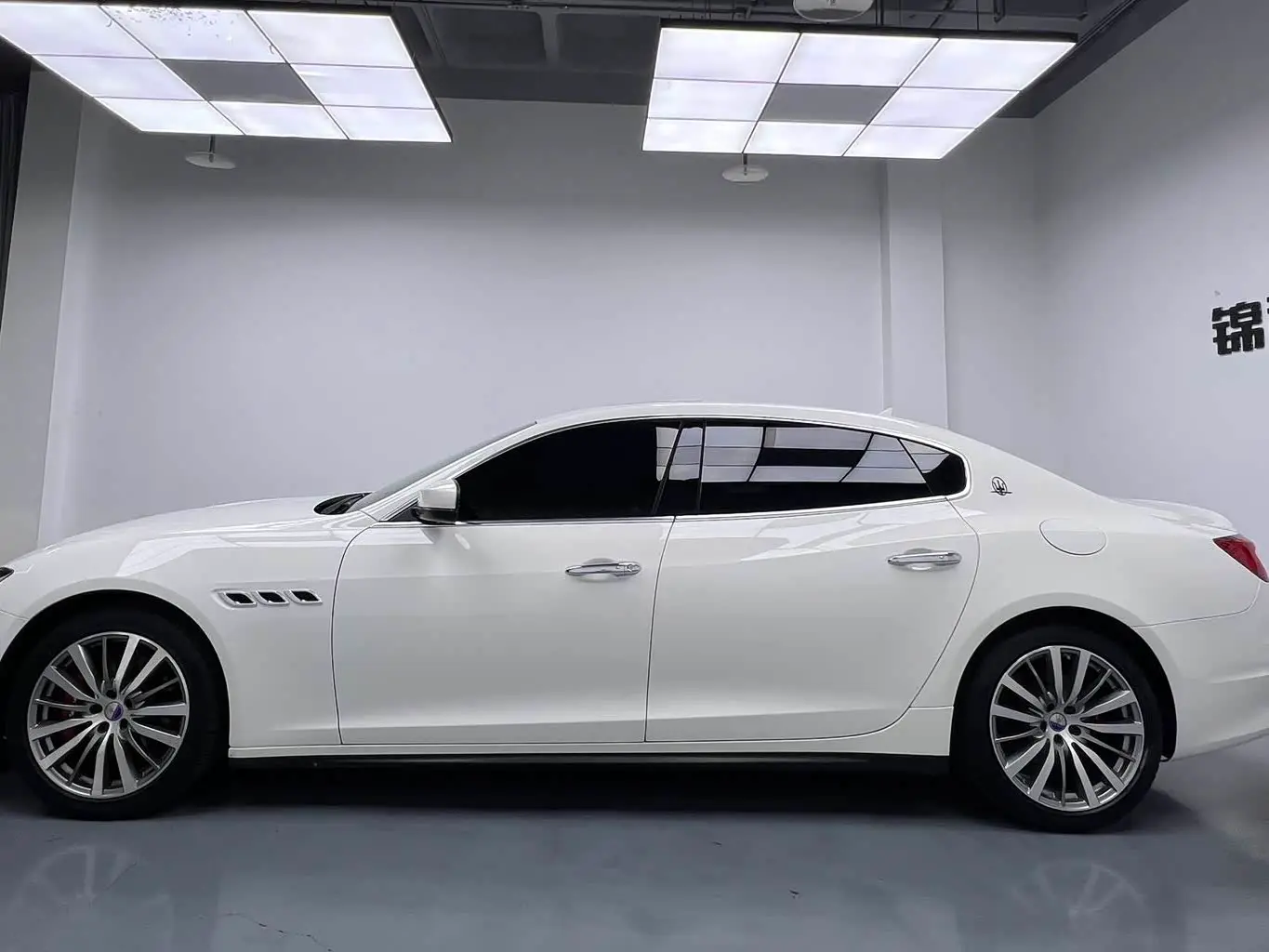 Maserati Quattroporte 2018 — Фото 10/11